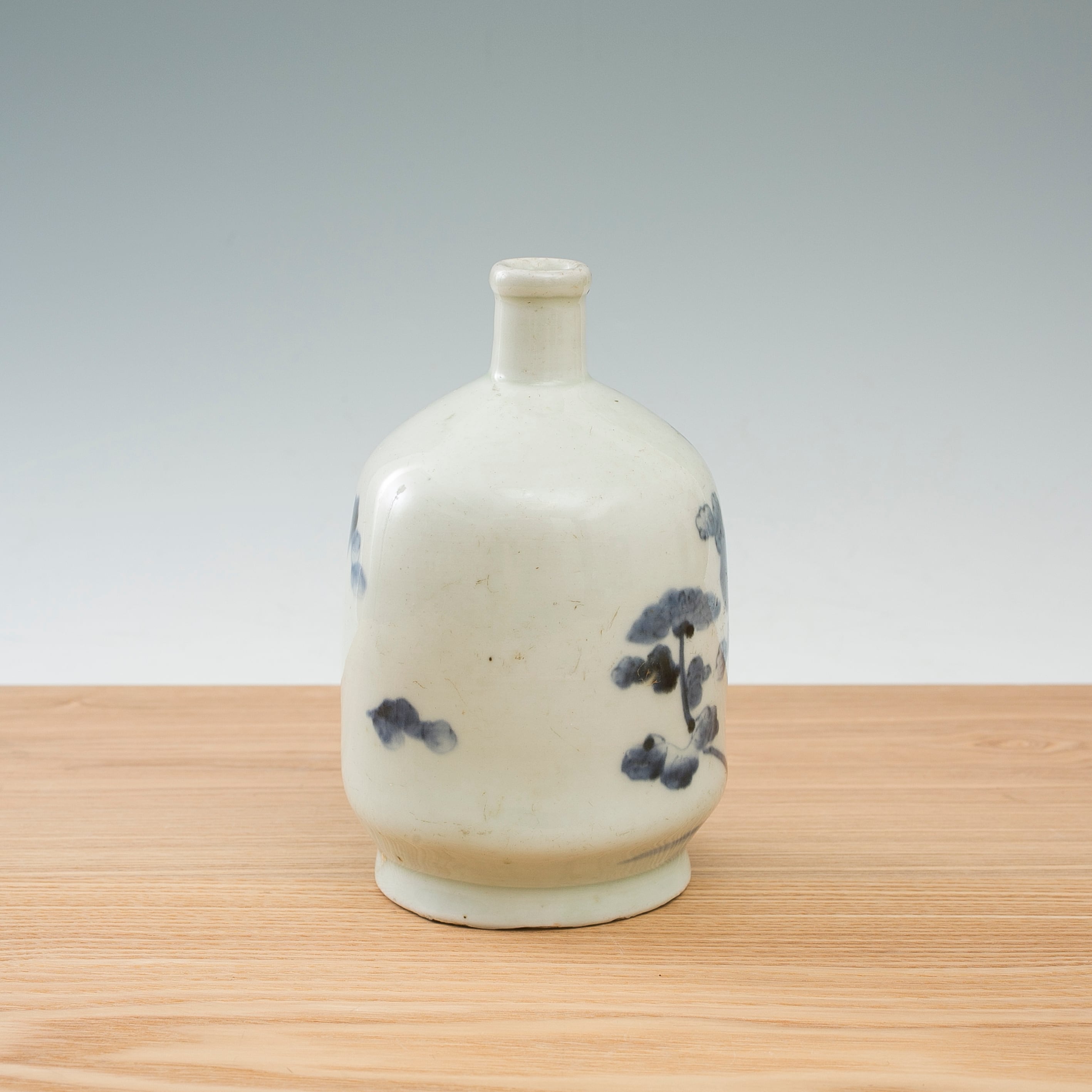 古伊万里　写し　花瓶 古伊万里 写し 花瓶 楽天市場】骨董○伊万里染付花蝶文花瓶○ | 明治