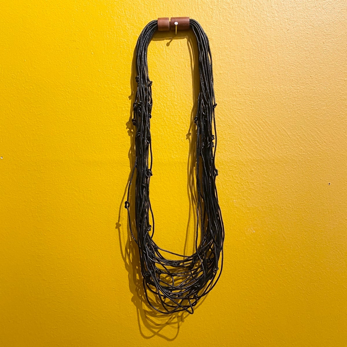 【 DaTribu ダ・トリブ 】ブラジル・アマゾン 天然ゴムネックレス Colar ponteia <L>ブラック