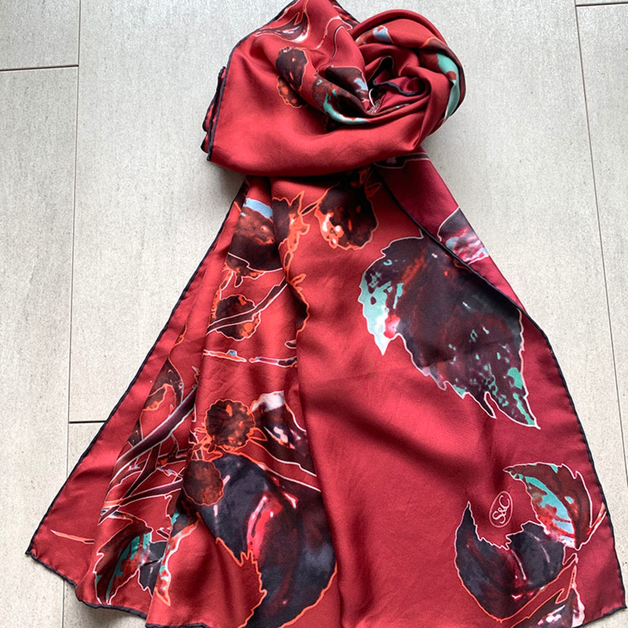 シルクスカーフ 赤 植物模様　写真風　モダン　レトロ 12ACch40