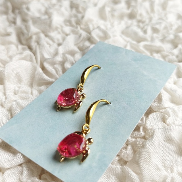 Honu / pierce or earrings