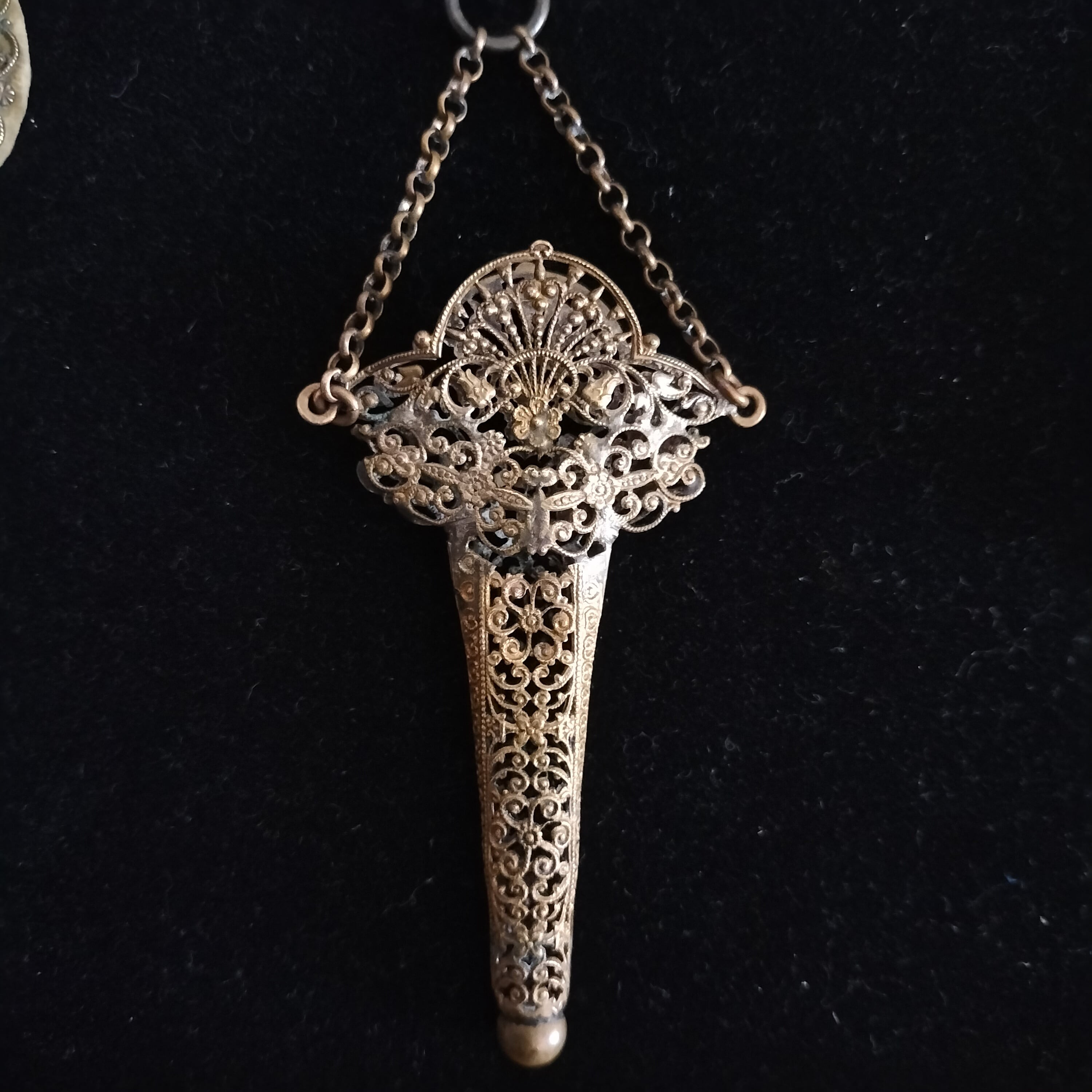 Antique Victorian Sewing Chatelaine | Antico