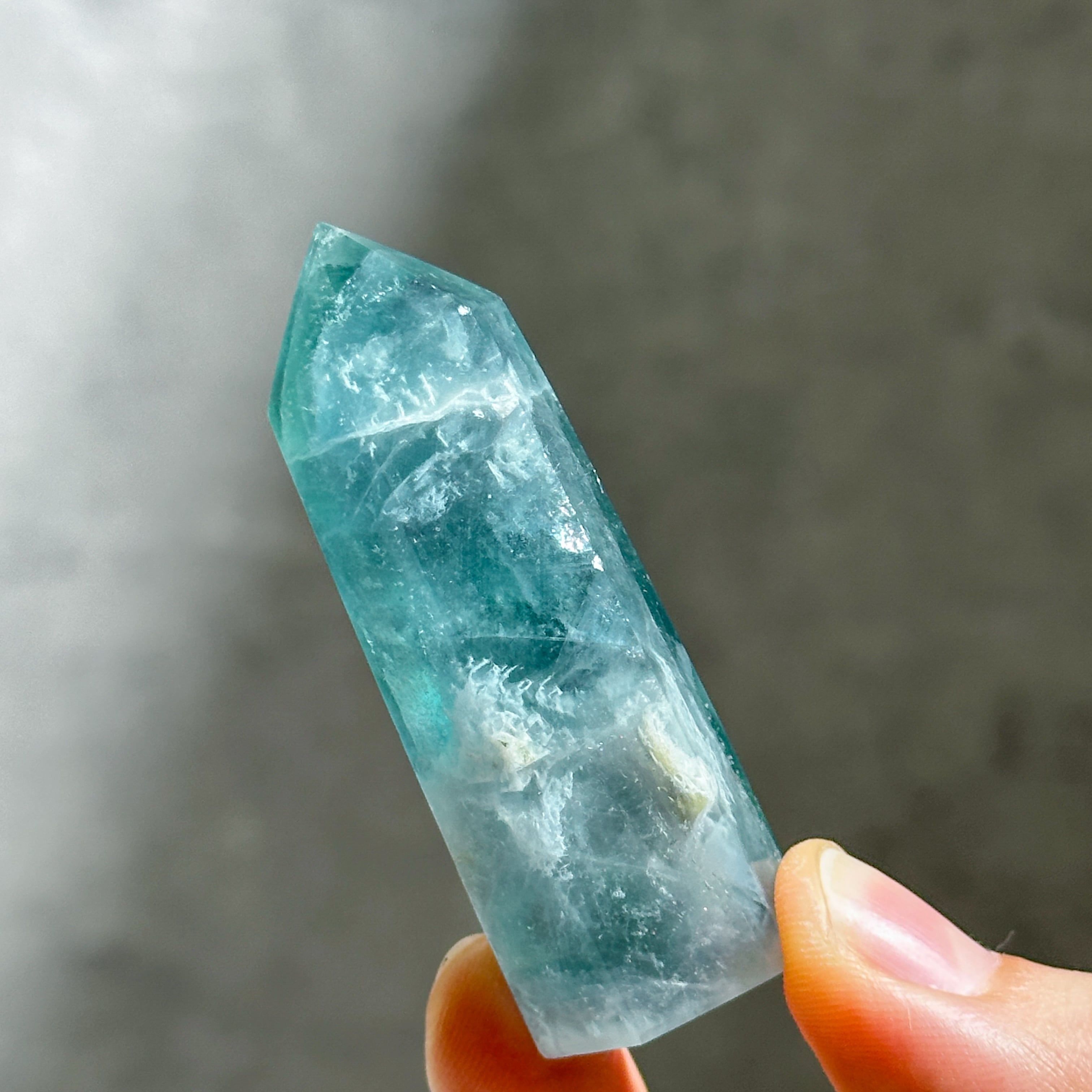 ブルー、グリーンフローライト タワー型32◇ Rainbow Fluorite