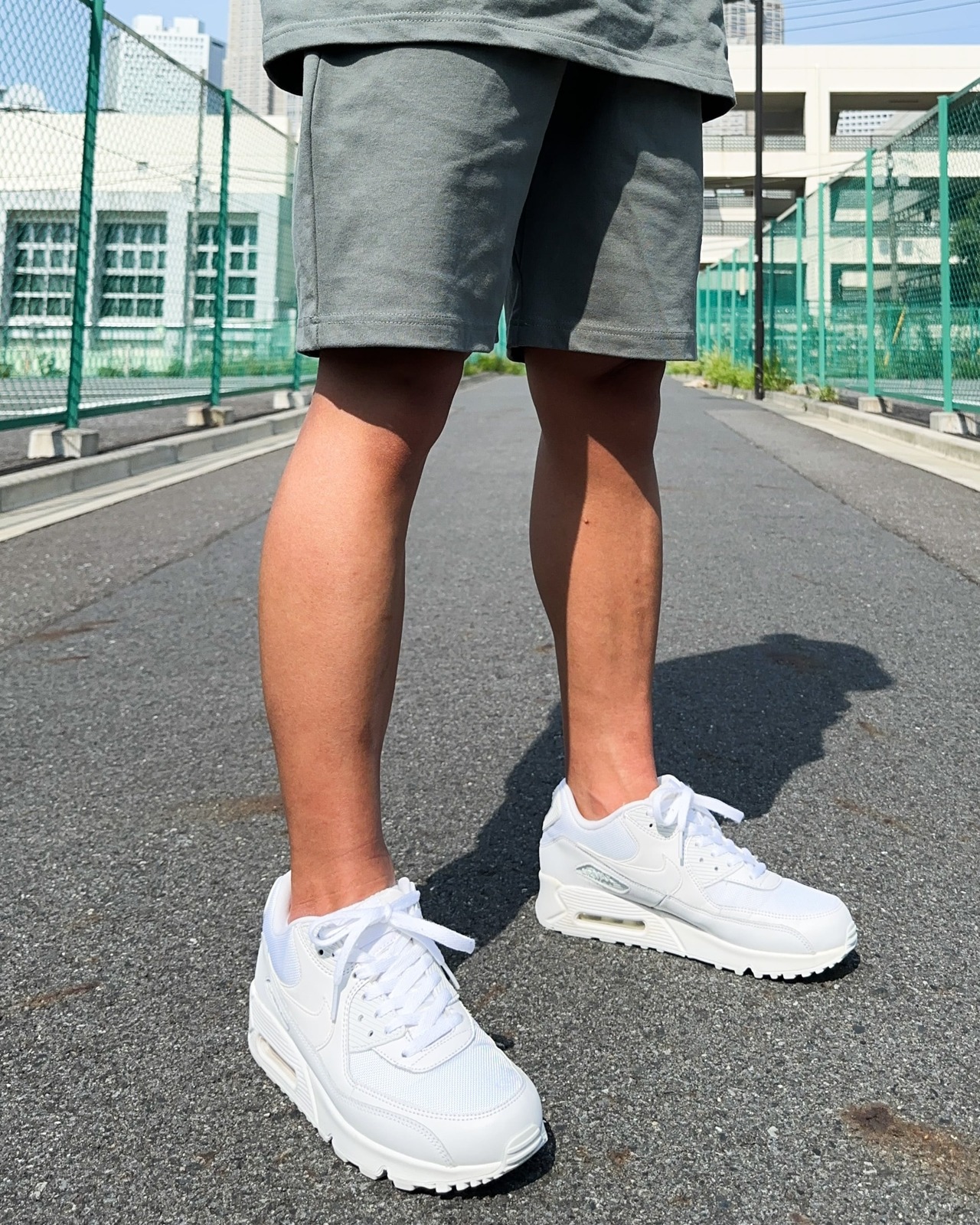 PINEAPPLE MAGNUM WEIGHT EASY SHORTS - STONE GREEN