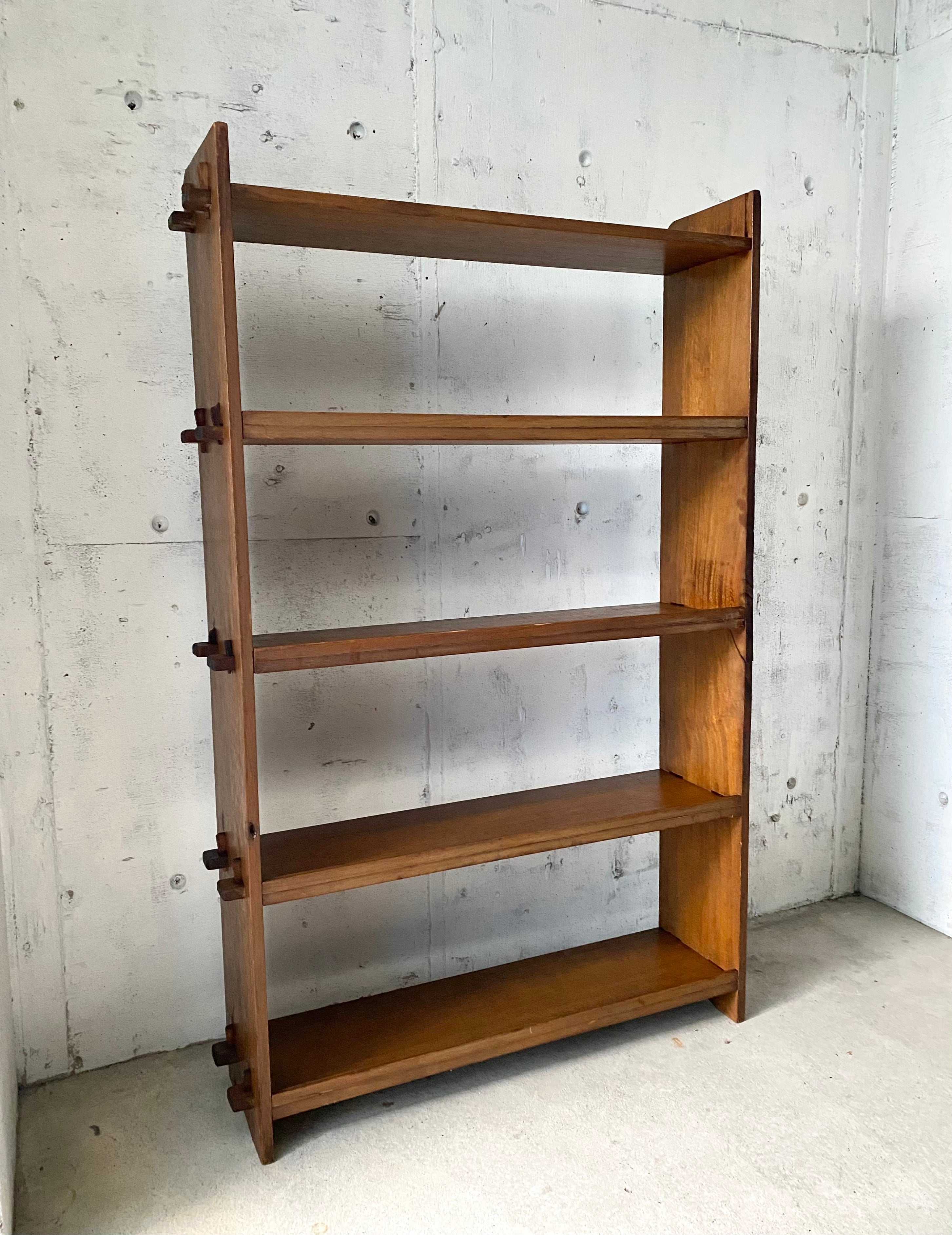 すっきりとした姿の楔棚[古家具] | giraffes craft