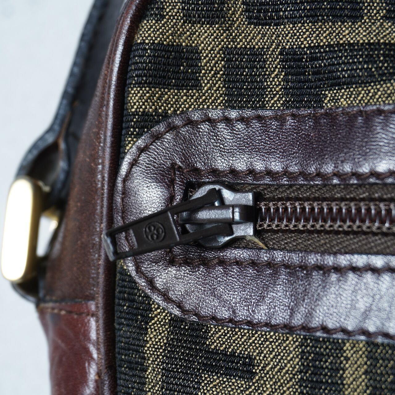FENDI】フェンディ ”ロゴ入”ズッカ柄レザー切替ショルダーバッグ brown