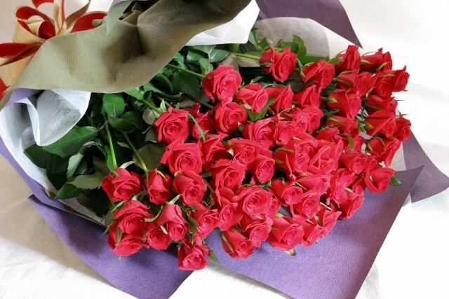 古希のお祝い ７０本の赤いバラの花束 Hana花房 はなかぼう のフラワーギフト