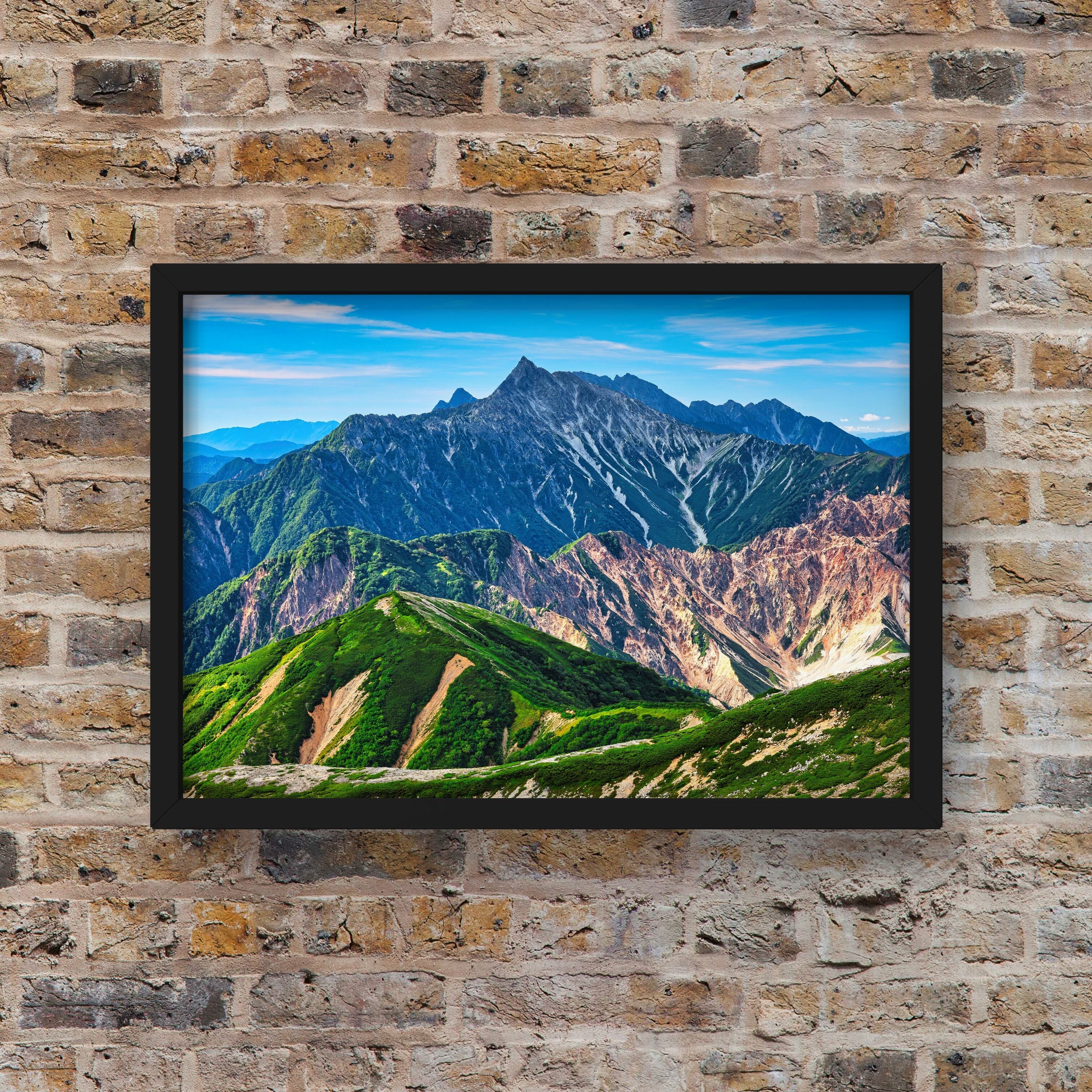 鋭鋒と朱壁 | Taka Mountain Gallery