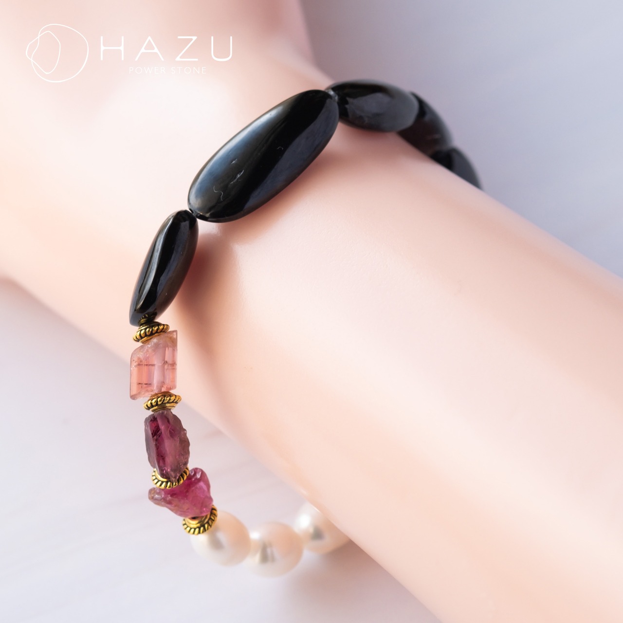 広い心で新しい出会いと挑戦へ［ブラックスピネル／淡水パール／ピンクトルマリン］