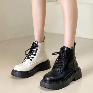 【送料無料】ブーツ ショートブーツ レースアップ 厚底 シューズ 靴 レディース シンプル カジュアル おしゃれ 大人可愛い かわいい お洒落 スタイルアップ 美脚 脚長 歩きやすい 疲れにくい 痛くない 無地 ブラック 黒 ホワイト 白 20代 30代 40代 春 秋 通勤 通学 お出かけ デート 女子会