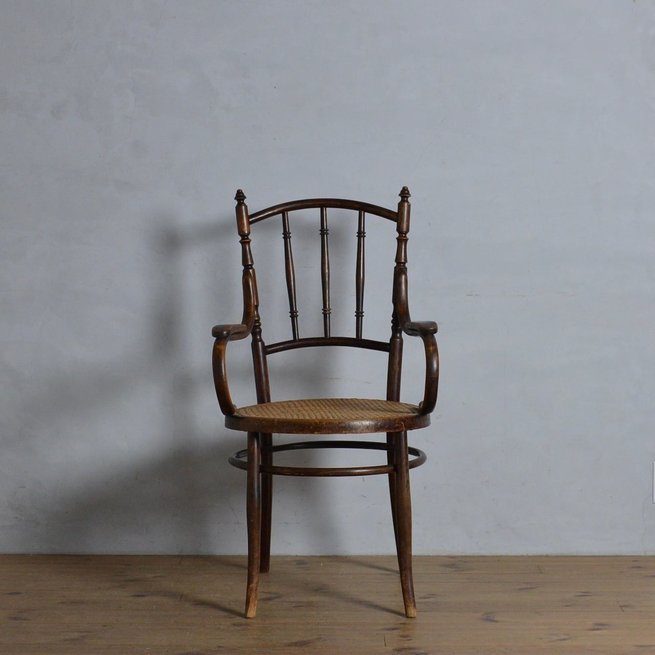 Bentwood Arm Chair / ベントウッド アーム チェア〈ダイニングチェア・曲木・トーネット・ヨゼフホフマン・ラタンチェア・籐〉 |  SHABBY'S MARKETPLACE　アンティーク・ヴィンテージ 家具や雑貨のお店 powered by BASE