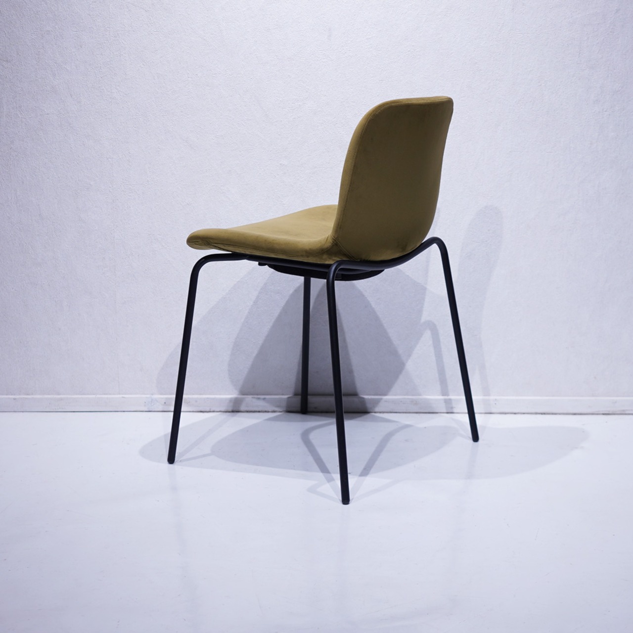 NORR11 Langue Chair / 北欧 デンマーク デザイナーズ チェア モダン 未使用品 ノアイレブン ラングチェア / 関連:HAY ボーコンセプト