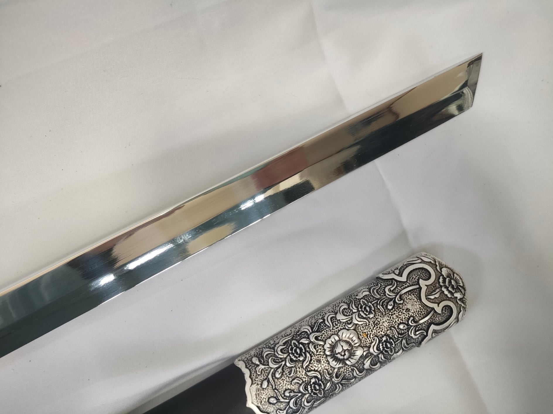 ★ 日本刀大刀　模造刀 唐獅子牡丹 ★ 金属製　武具 刀装具 居合刀 銀牡丹装唐大刀 アルミ合金刀身 模造刀 中国剣 古代日本刀 | 張安堂
