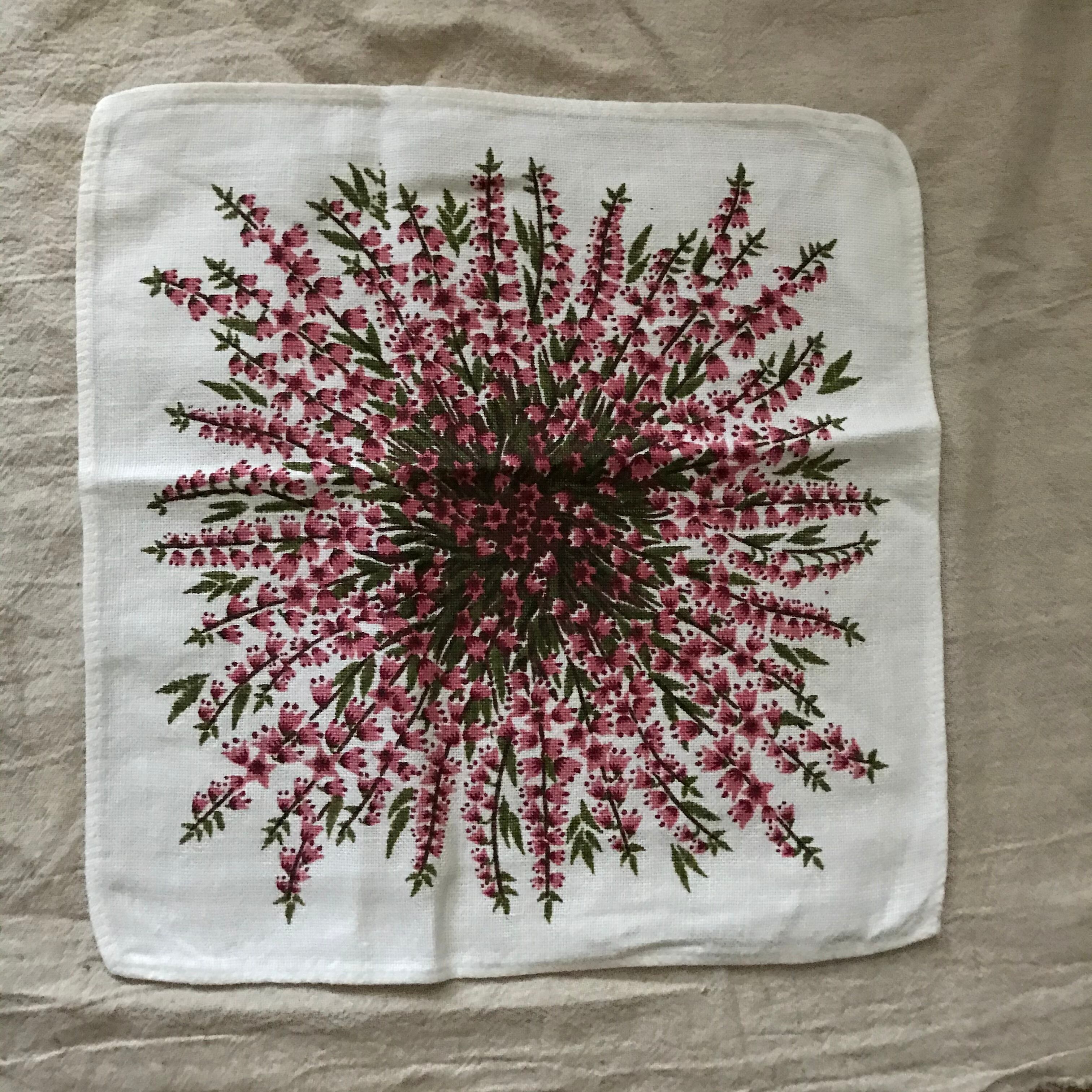 ピンクの花模様の布