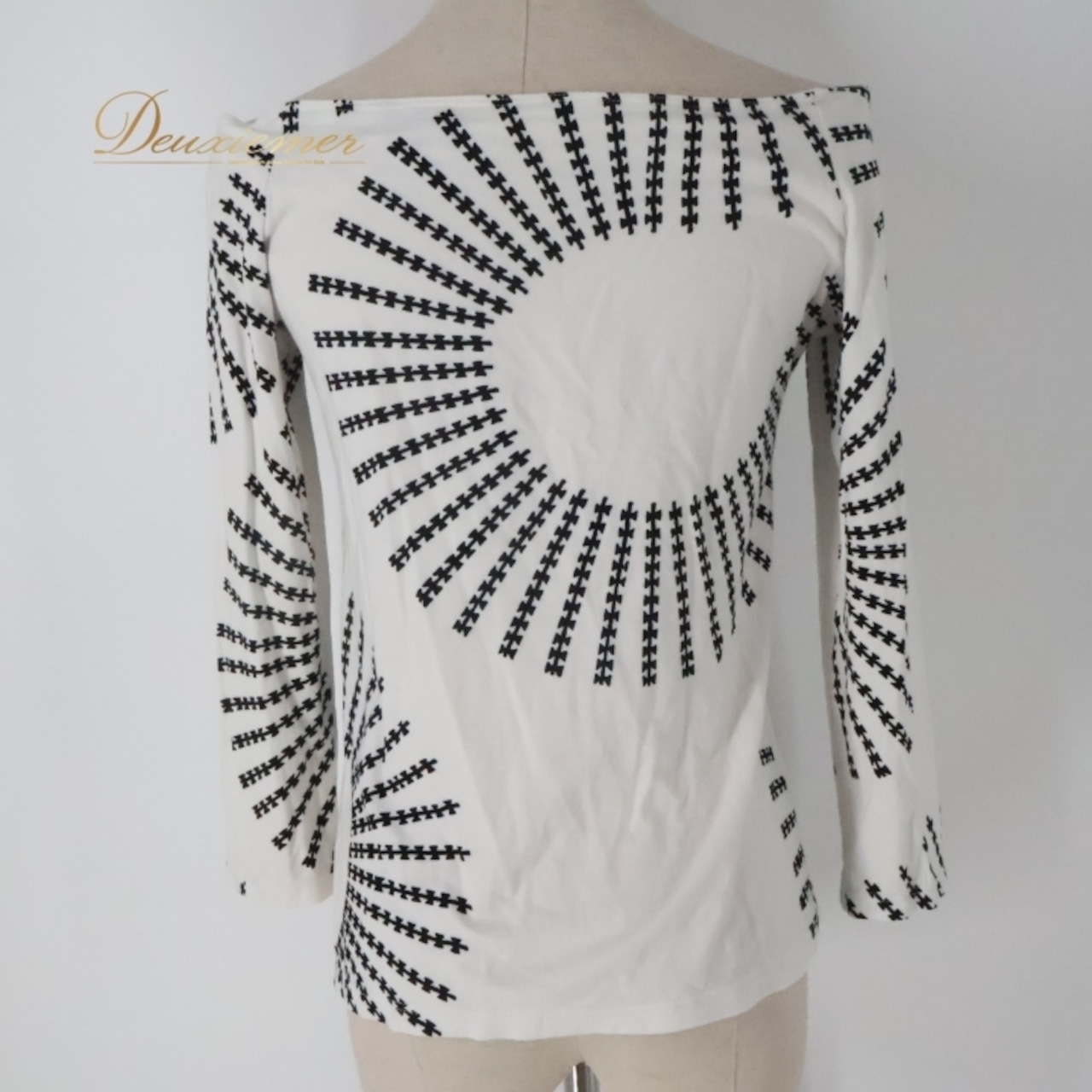 フラダンス 衣装 トップス カットソー ホワイト系 マナオラ ハワイアン アロハ フラ ダンス レッスン 練習 ブラック系 白 黒 ロンティ モノクロ かわいい おしゃれ 上品 大人っぽい 白黒 シンプル フィット感 カジュアル ダンス衣装 軽やか レディース