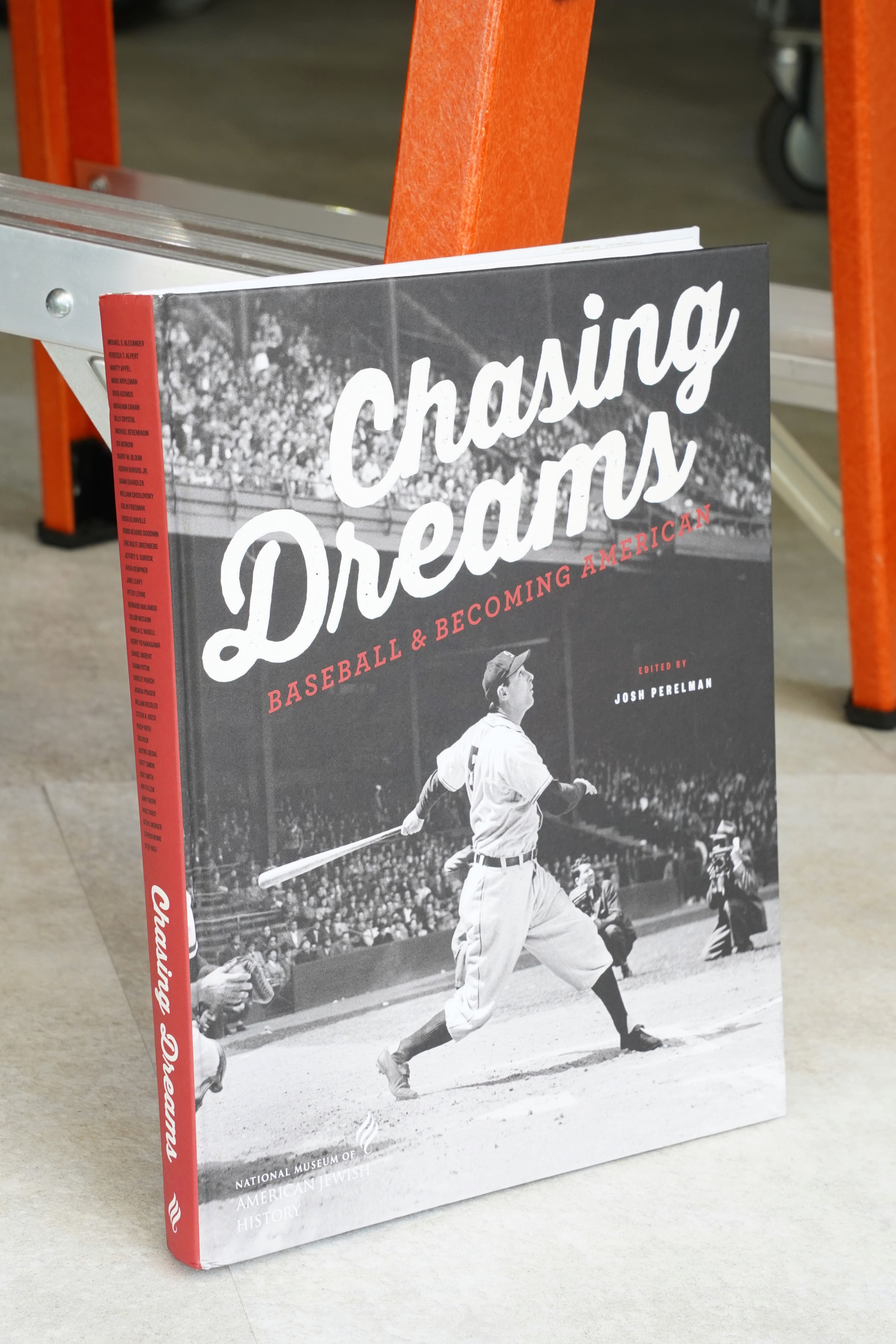 『Chasing Dreams: Baseball and Becoming American』 ビジュアルブック(ハードカバー/英語版)