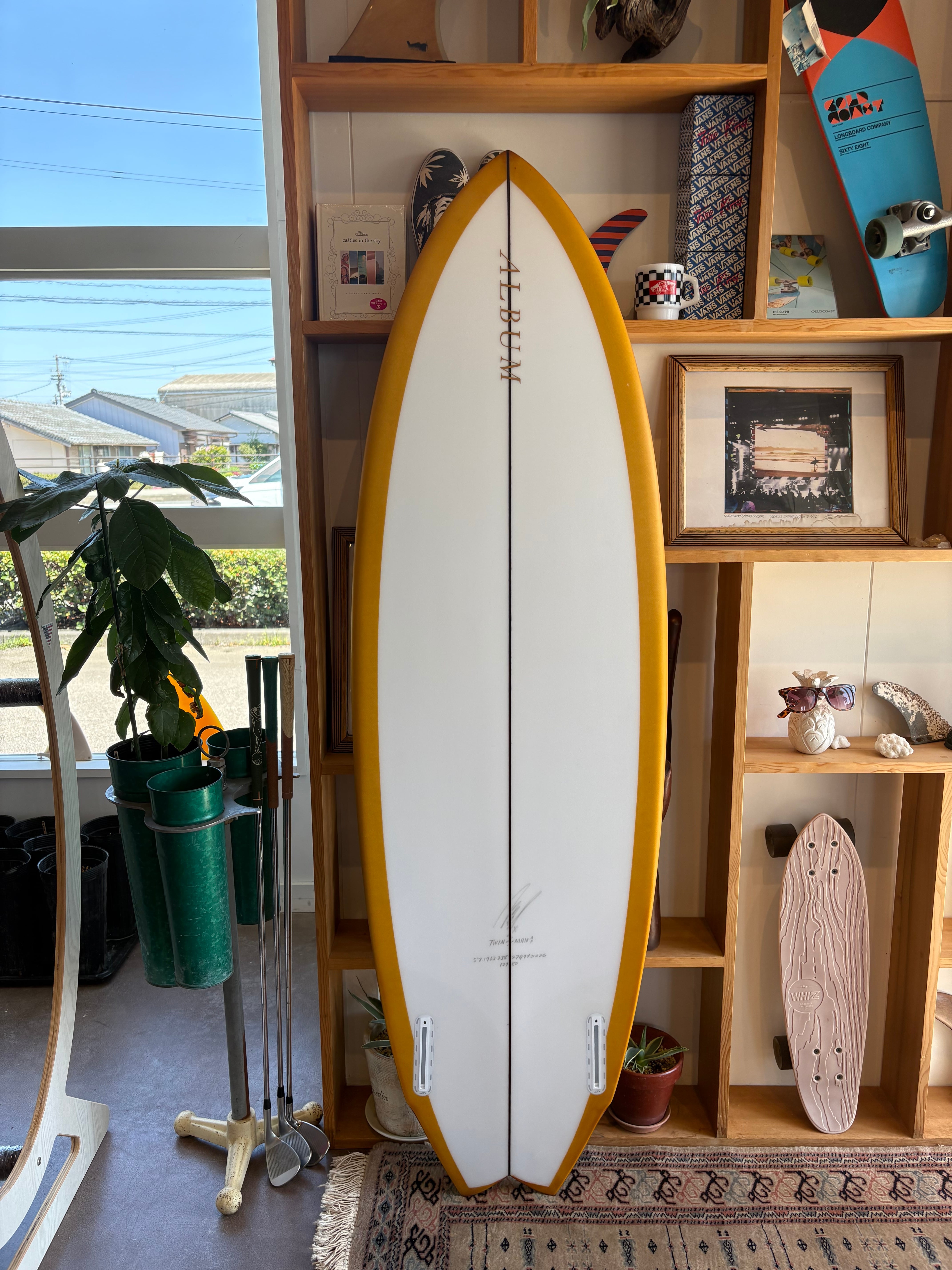 ALBUM SURFBOARD 5'7