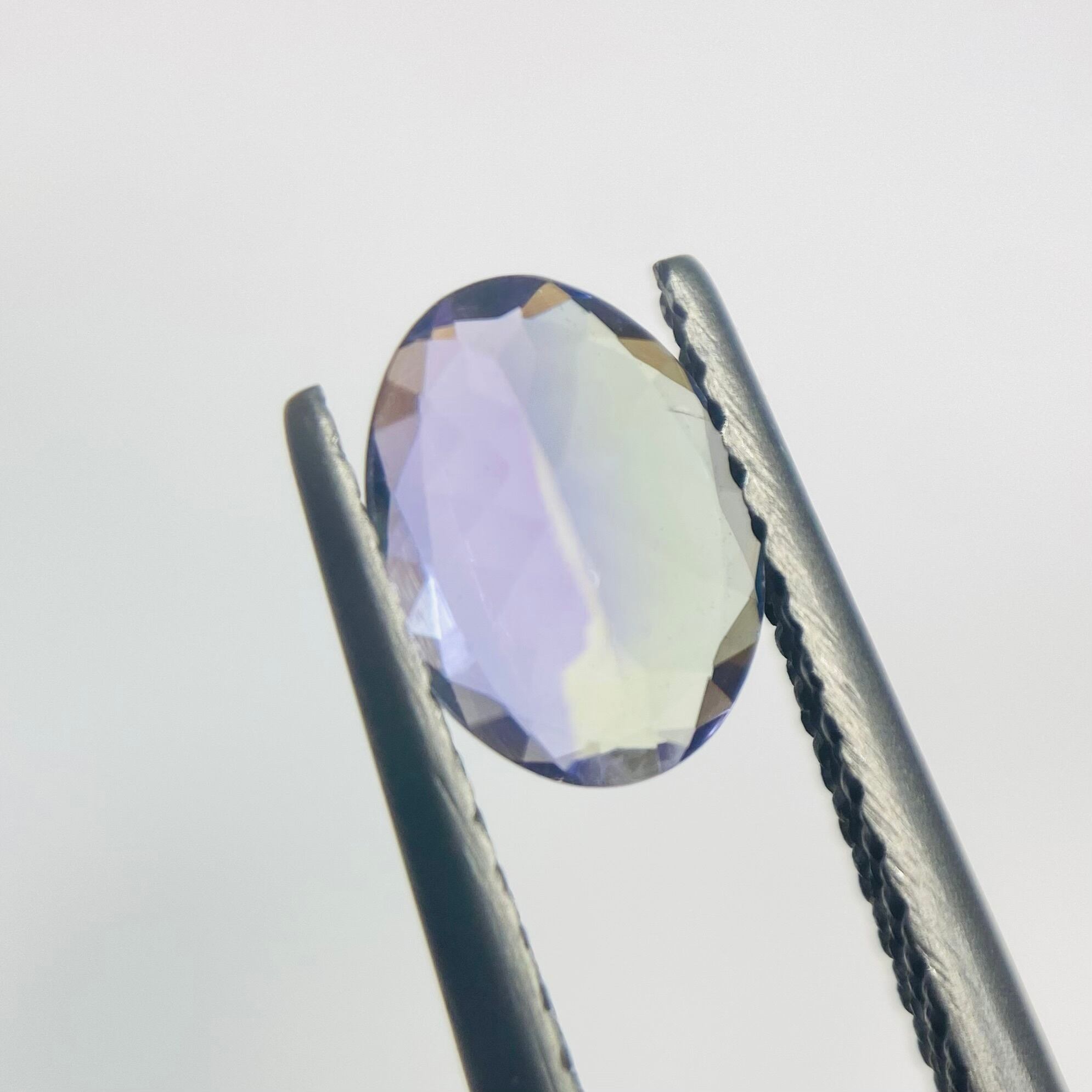 夏に凛と咲く花 バイカラーゾイサイト