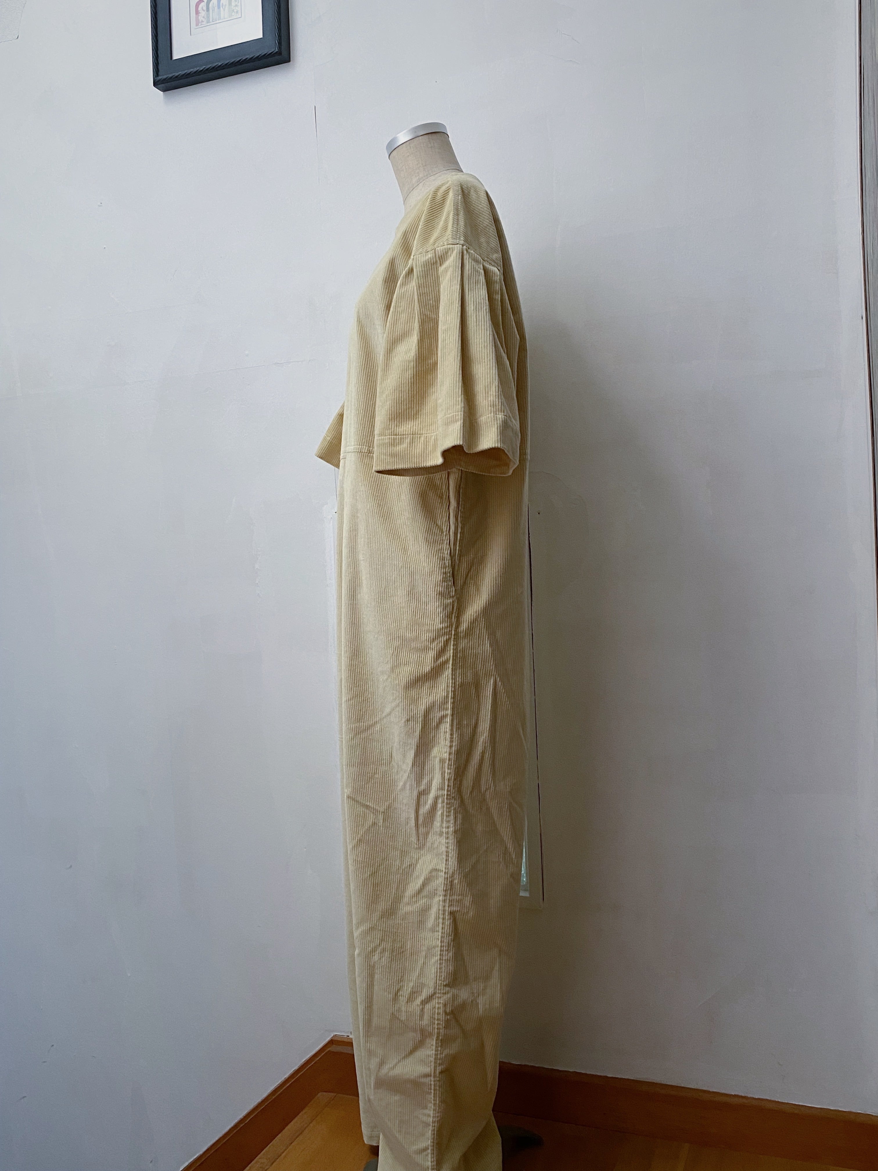 Space suit / cleam yellow