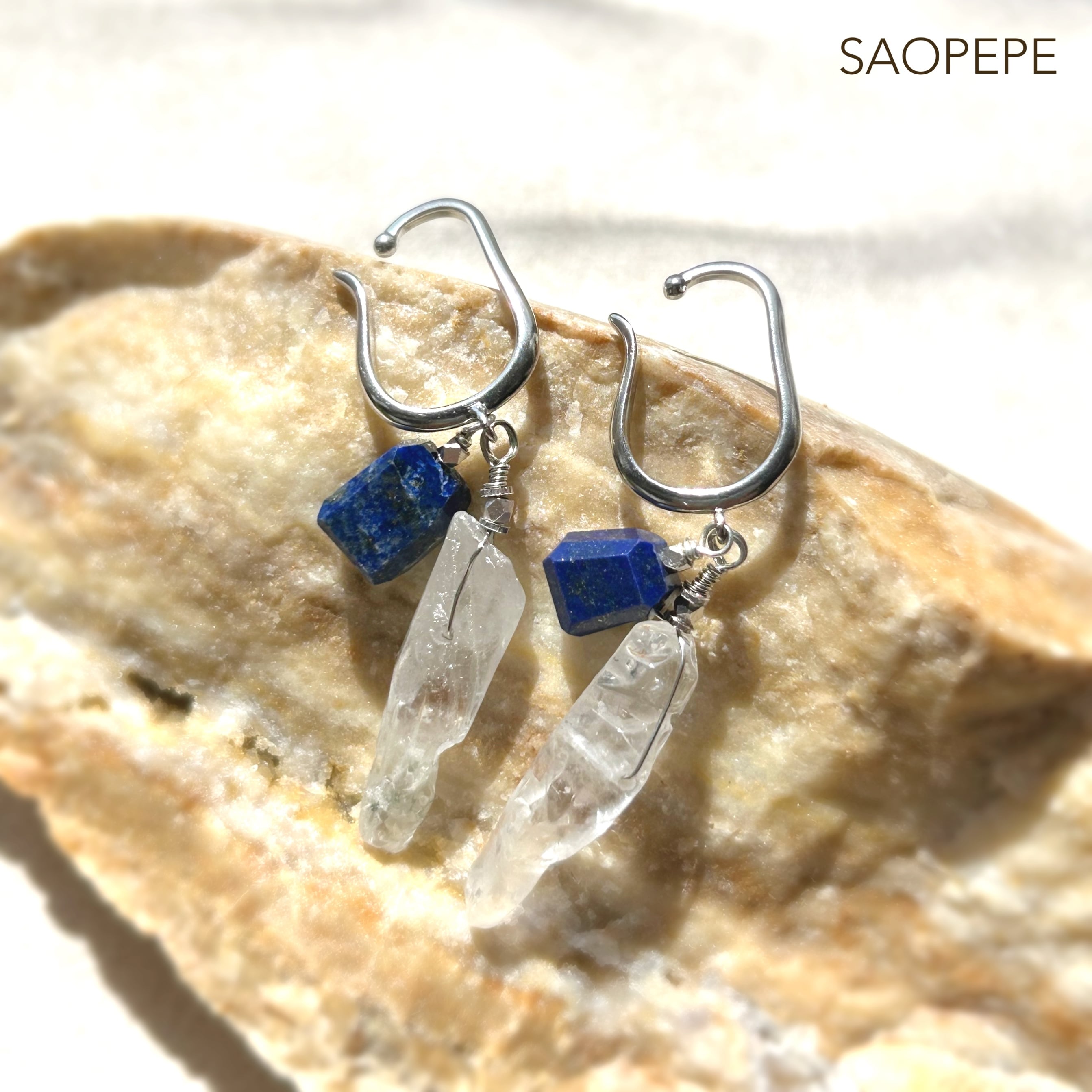 Lapis Lazuliとポイント水晶のイヤーカフ | SAOPEPE Online Shop