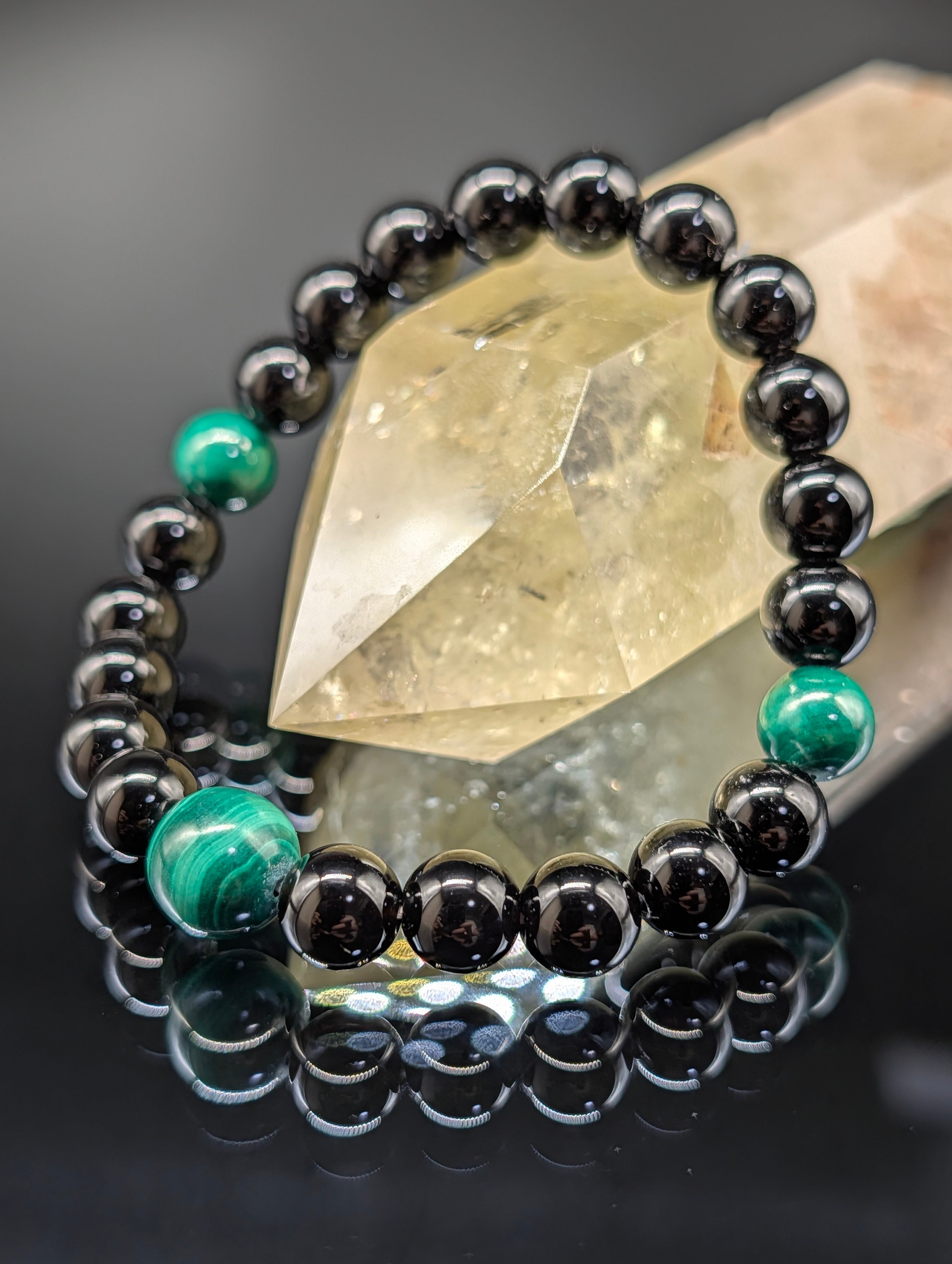 発色良好 8.5mm-9mm×22珠 グリーンのマラカイト多めタイプ 強力な