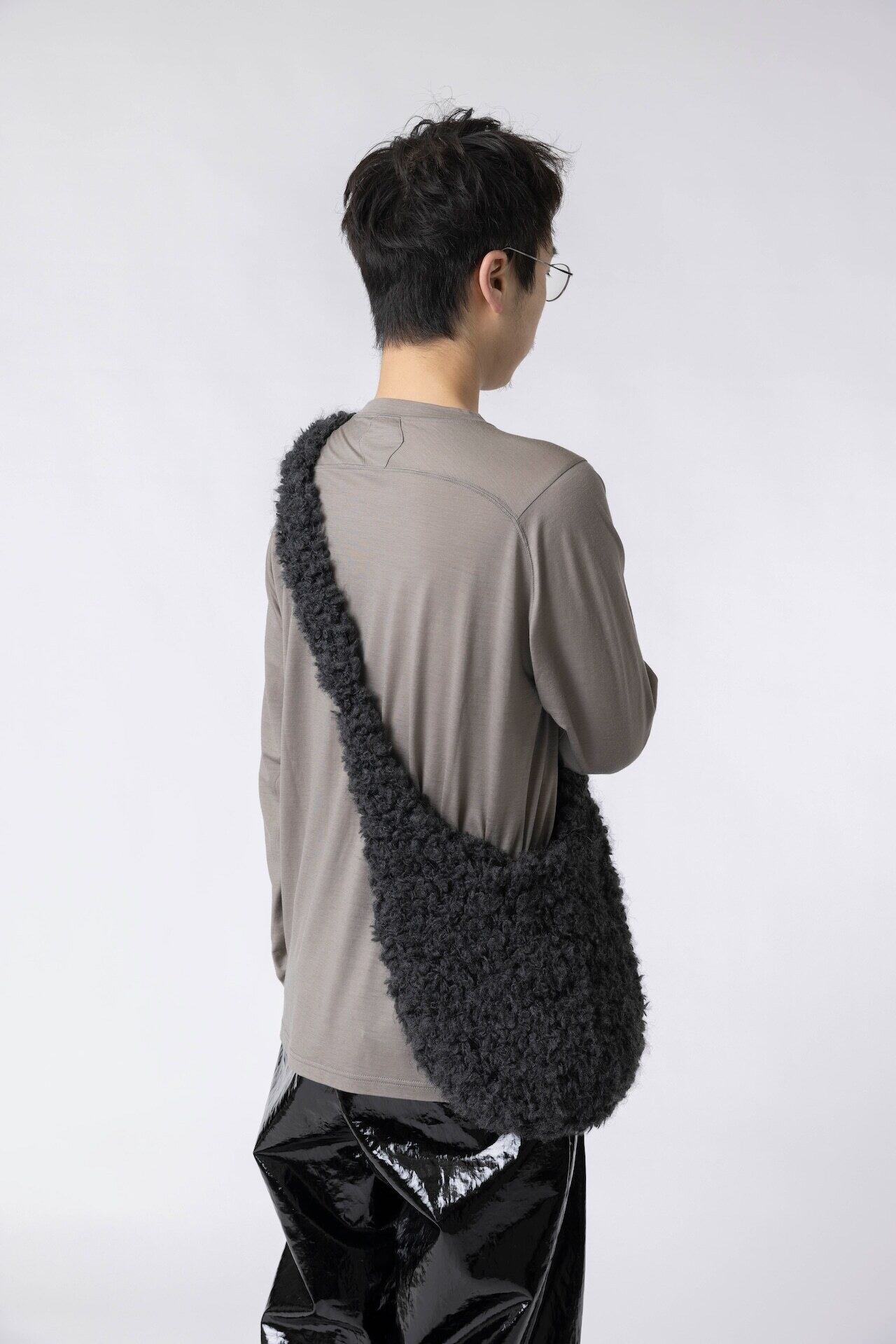 OUAT / PABLO MINI BAG(CHARCOAL) | THE MODERN AGE