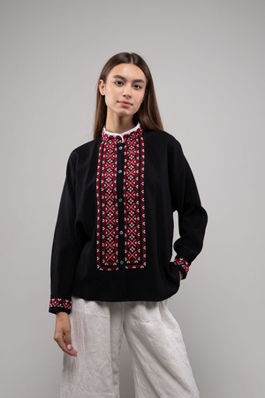 ウクライナ刺繍ヴィシヴァンカ クロスステッチ　手刺繍　ブラウス　麻　レディース・フリーサイズ