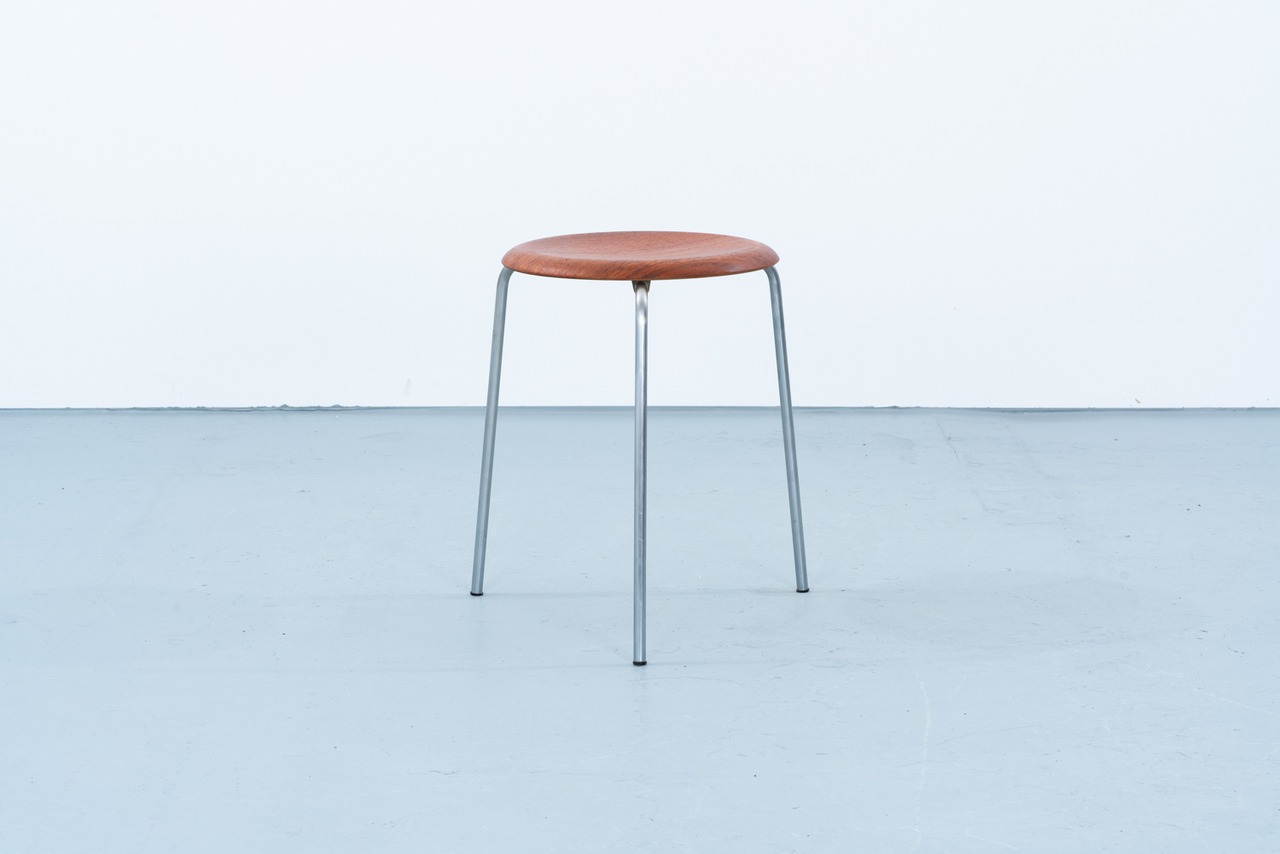Arne Jacobsen | model.3170 Dot Stool