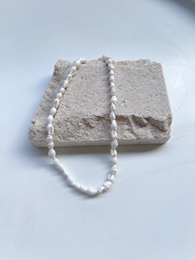 White shell bees necklace