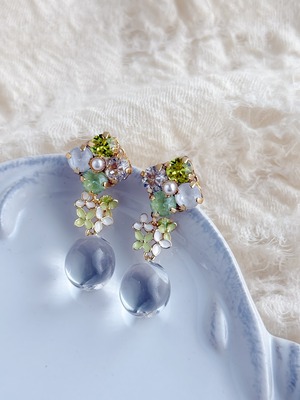 チュルンドロップgreen flower ピアス イヤリング