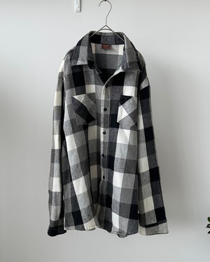 -RUGGED WEAR- Vintage 80-90s XL Flannel shirt