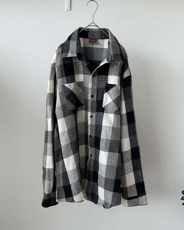 -RUGGED WEAR- Vintage 80-90s XL Flannel shirt