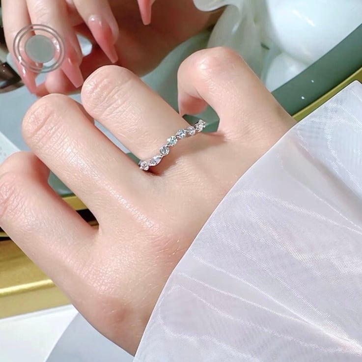 カーブ ハーフエタニティリング 高炭素ダイヤモンド キラキラ