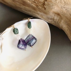 フローライトとセラフィナイトのピアス