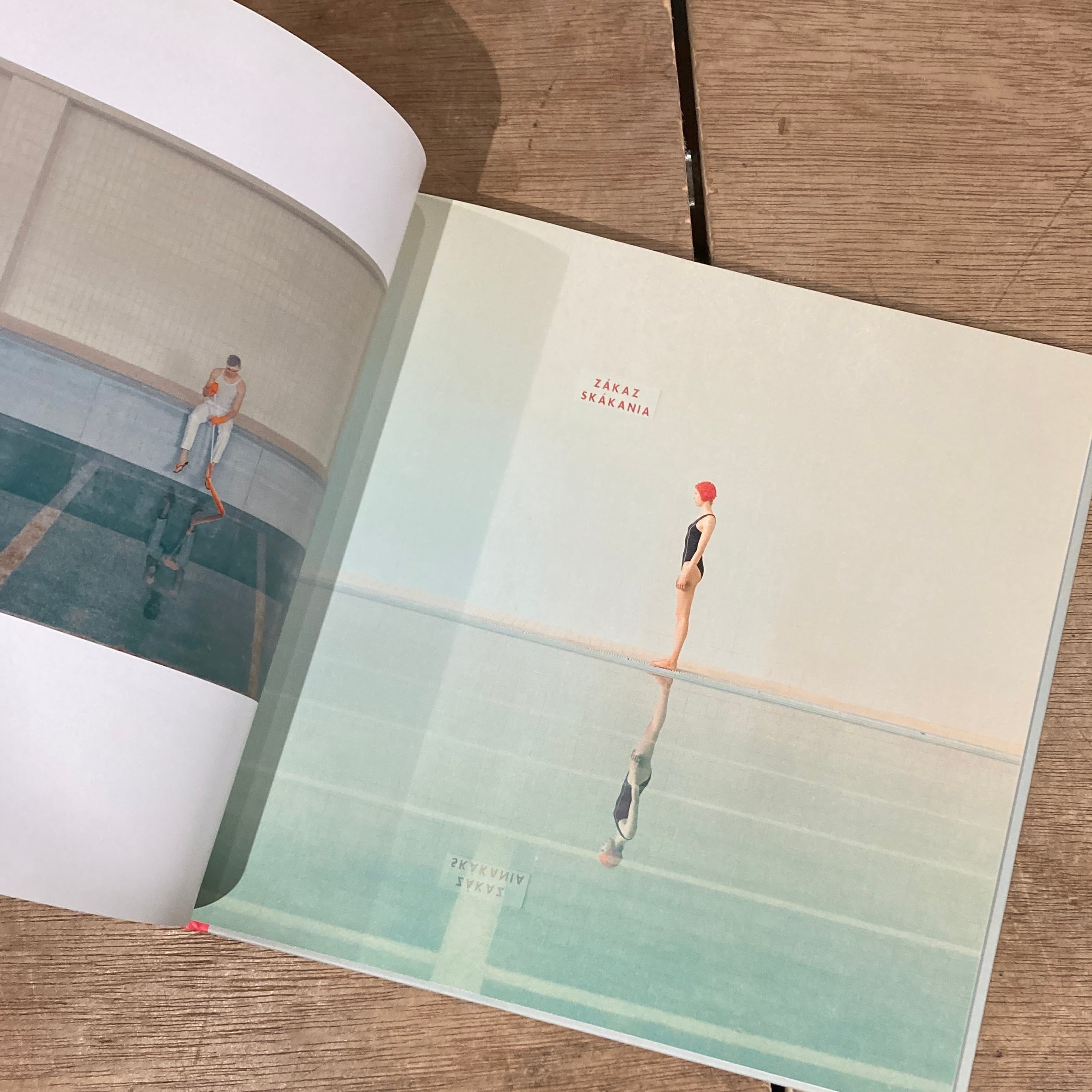 Swimming Pool / Maria Svarbova マーリア・シュヴァルボヴァ― | 百年