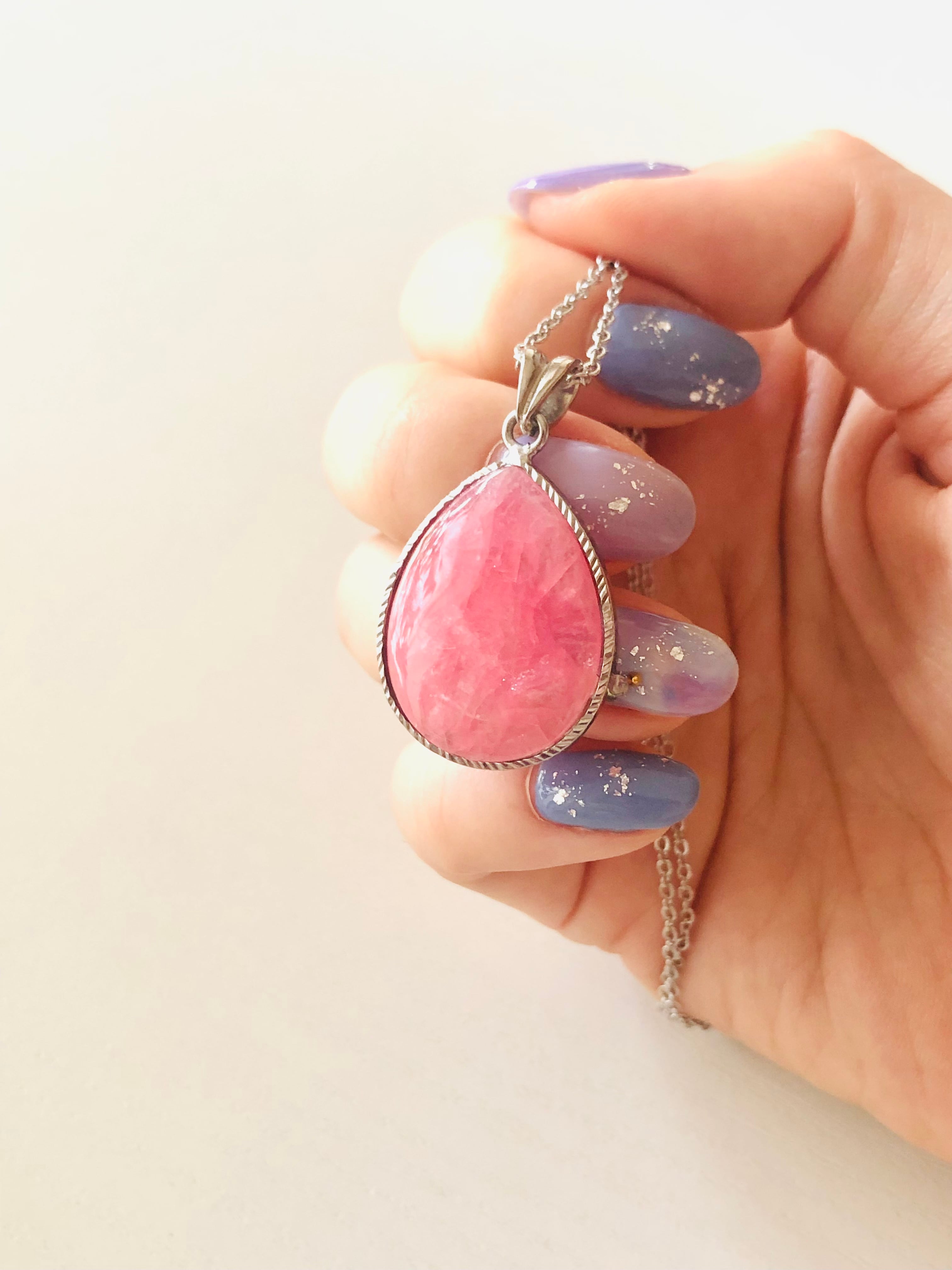 豊かな愛情と情熱をもたらす✴︎宝石質大粒インカローズのネックレス