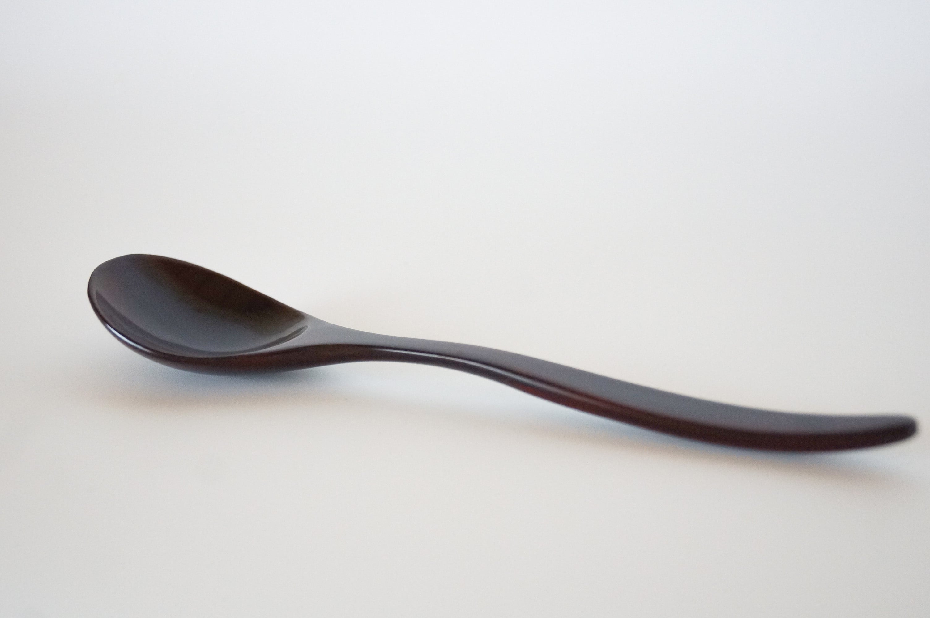 呂色仕上げの漆のスプーン（溜め塗り朱） | 家具と木の器 TODAKA WOOD
