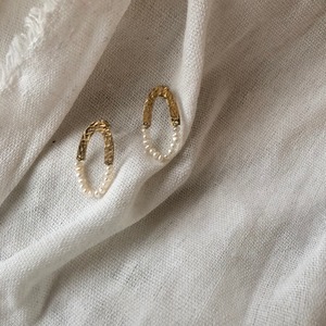 < Nia > 真鍮と淡水真珠のオーバルハーフピアス・イヤリング