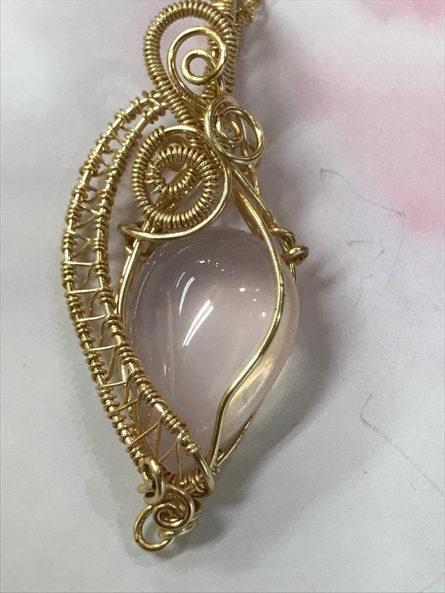 ローズクォーツのペンダント