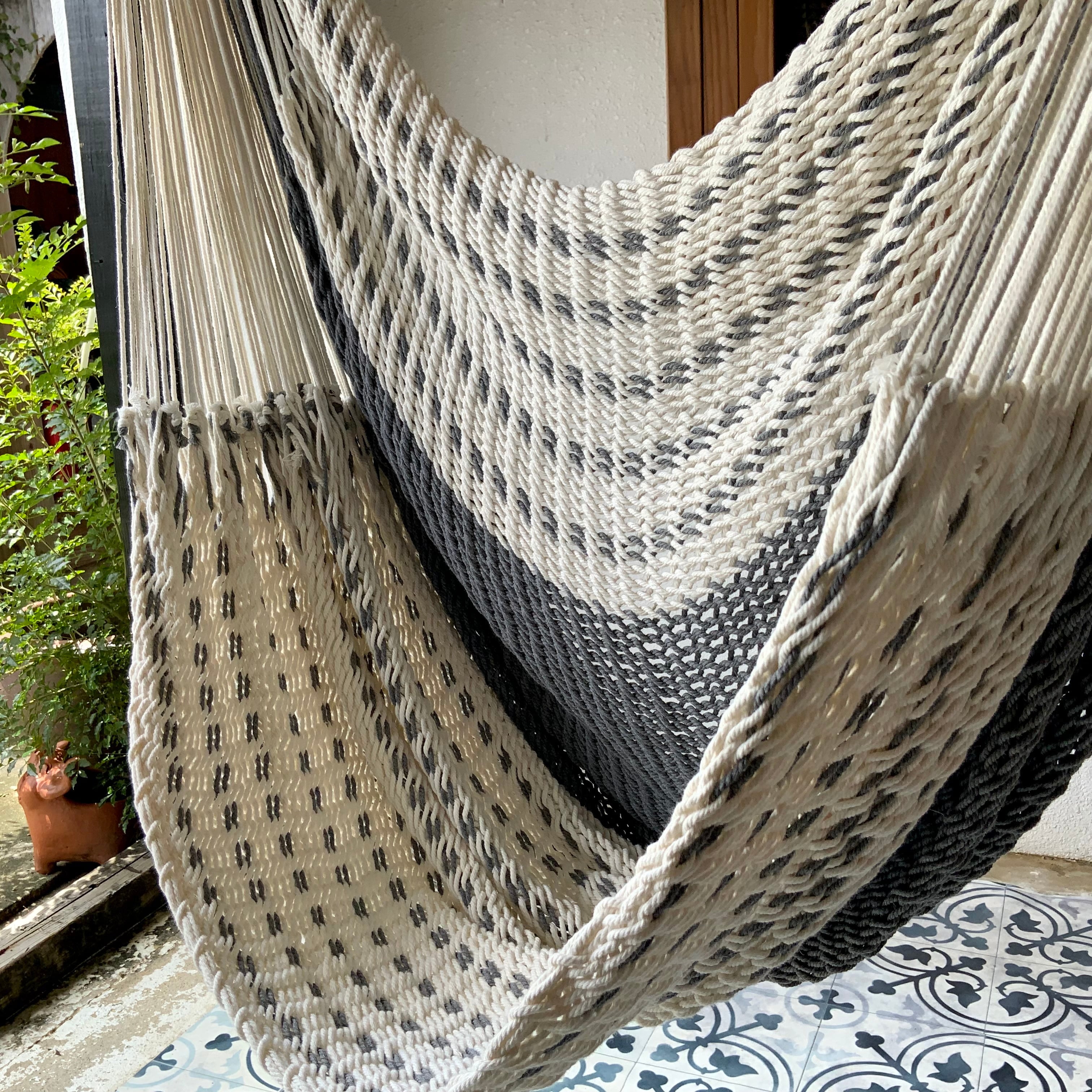 スペイン製　手編みハンモック　一点ものです スペイン製 手編みハンモック 一点ものです
