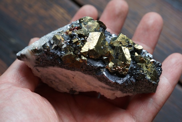 チャルコパイライト/クォーツ/スファレライト/ガレナ Chalcopyrite/Quartz/Spharelite/Galena