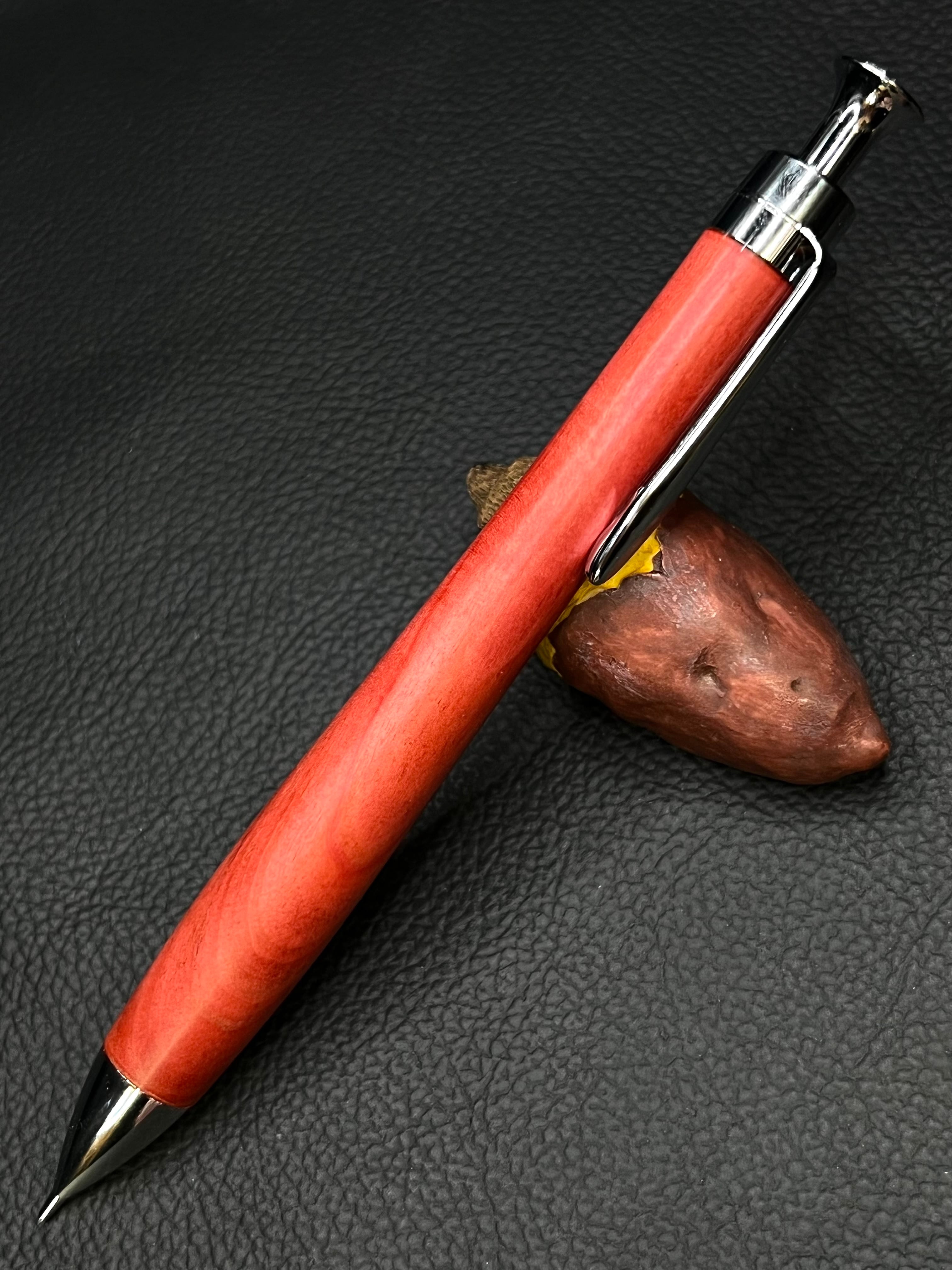 新品　こぶた工房　ジュニュインマホガニー極上+　シャープペンシル0.5 新品 こぶた工房 ジュニュインマホガニー 極上杢 シャープペンシル0.5