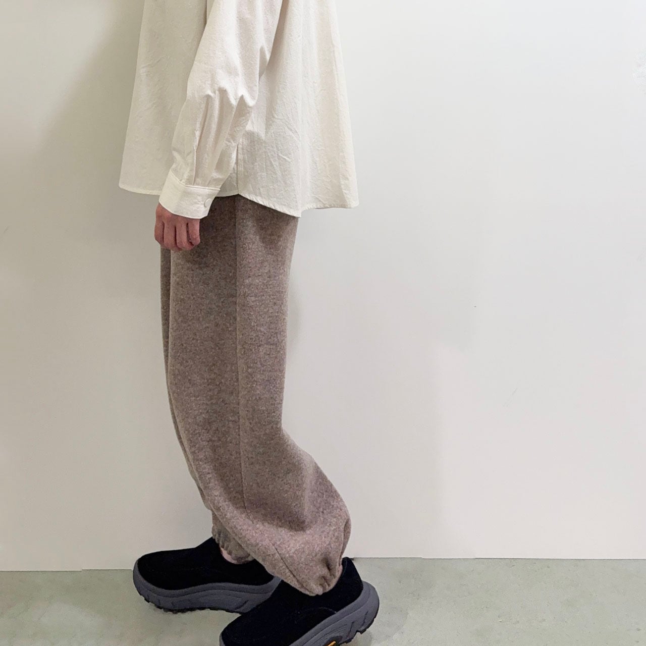 COMM.ARCH. コム・アーチ SPONDISH WOOL DOUBLE KNITTED PANTS -MOCHA MELANGE-
