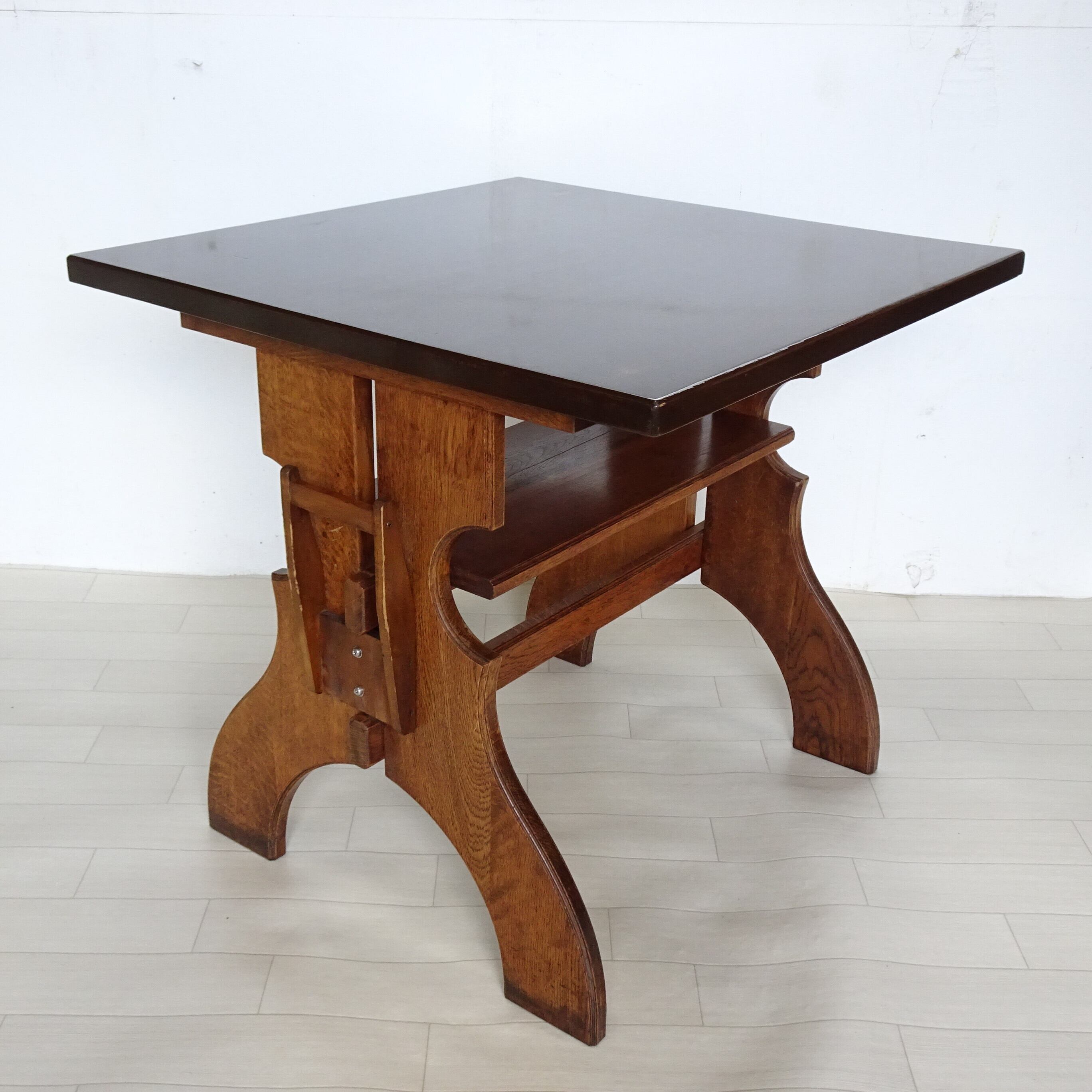 ビアレストランのテーブル