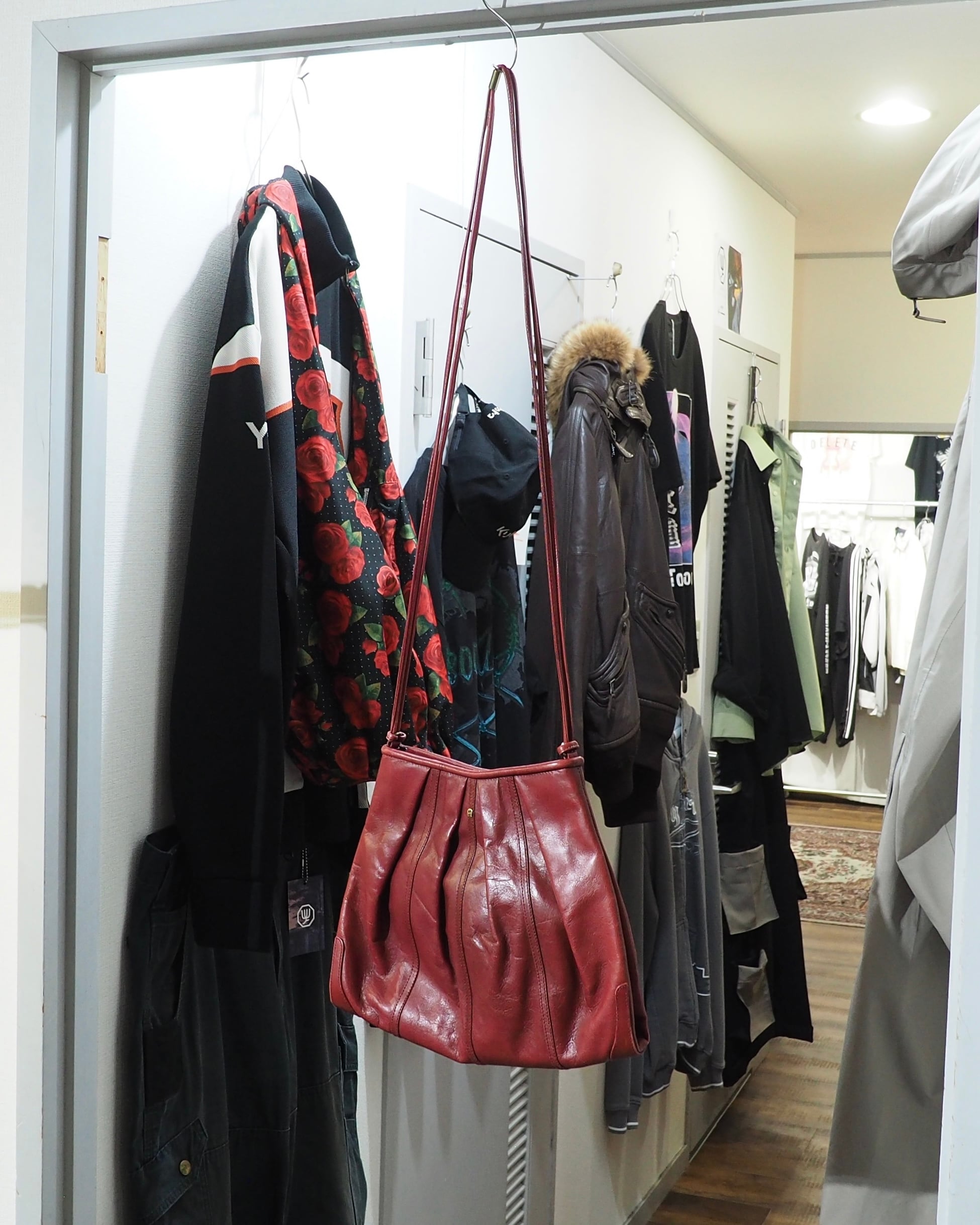 " Etienne Aigner " Dark Bordeaux Color vintage leather shoulder Bag