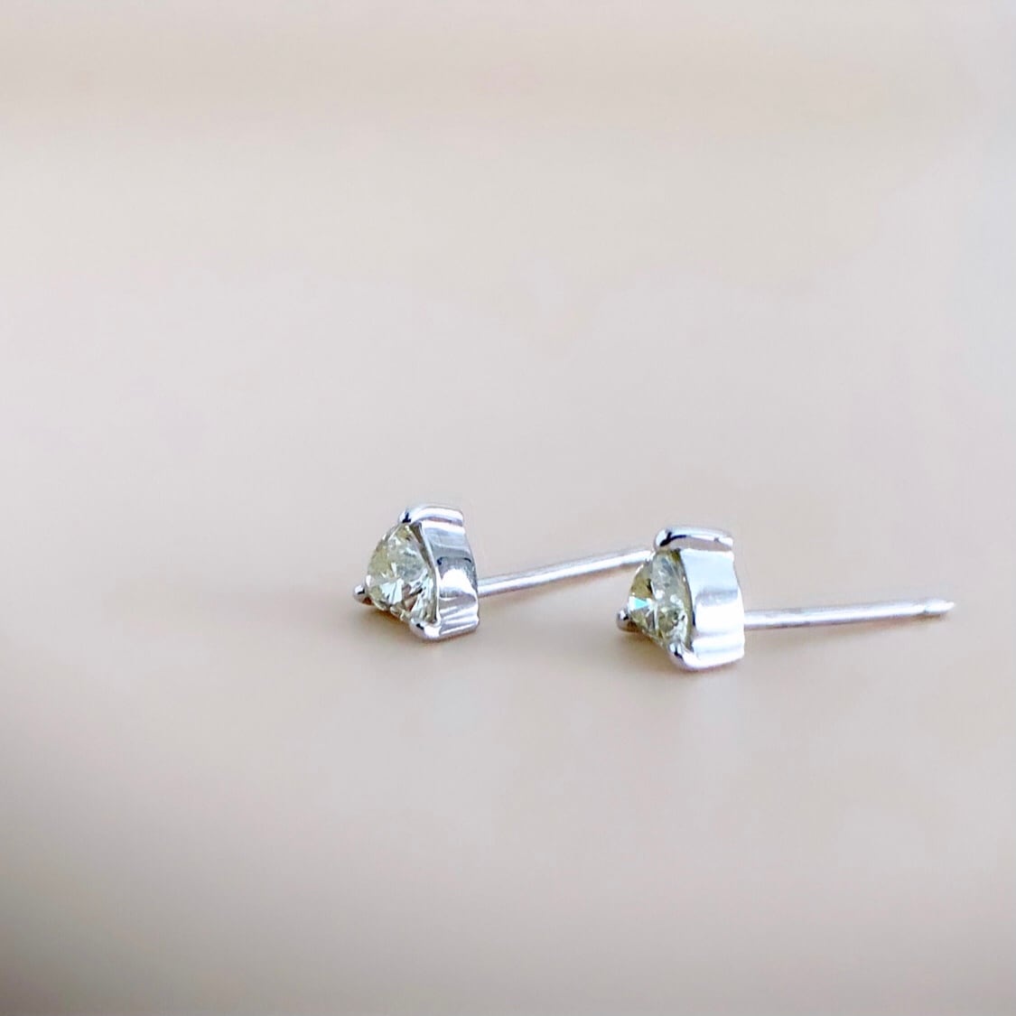 ハートシェイプカット ベリーライトイエローダイヤモンド ピアス 0.323ct K18ホワイトゴールド チェカ 鑑別書付 | cheka  Diamond & Jewelry powered by BASE