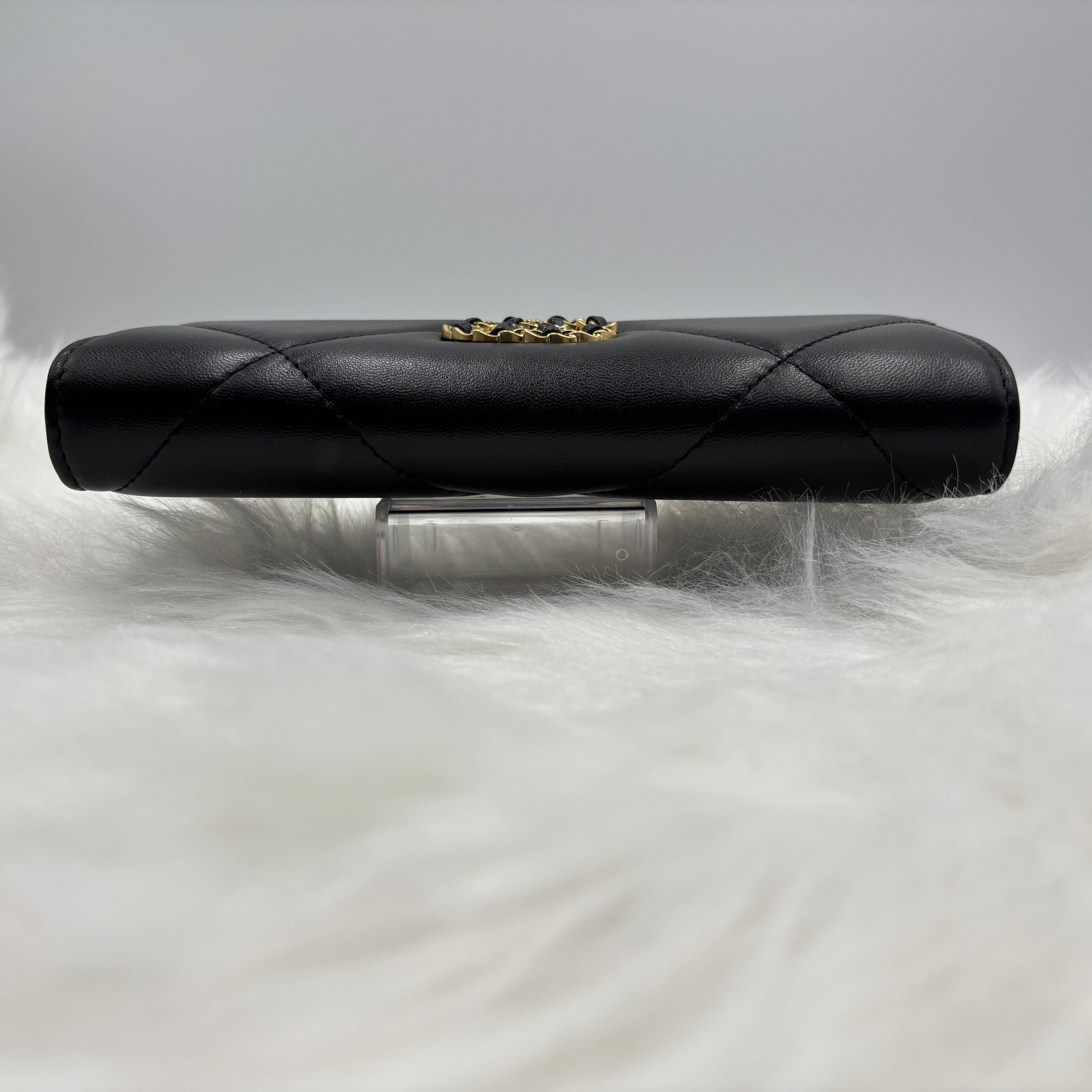 ✨極美品✨CHANEL 19 ディズヌフ ラムスキン フラップ 長財布 黒 ✨極美品✨CHANEL 19 ディズヌフ ラムスキン フラップ 長財布 黒