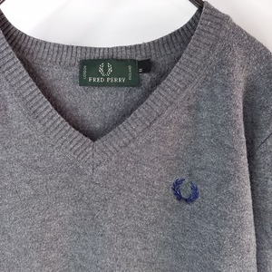 フレッドペリー　カシミア　Vネックセーター　刺繍ロゴ　グレー　ユーロ古着