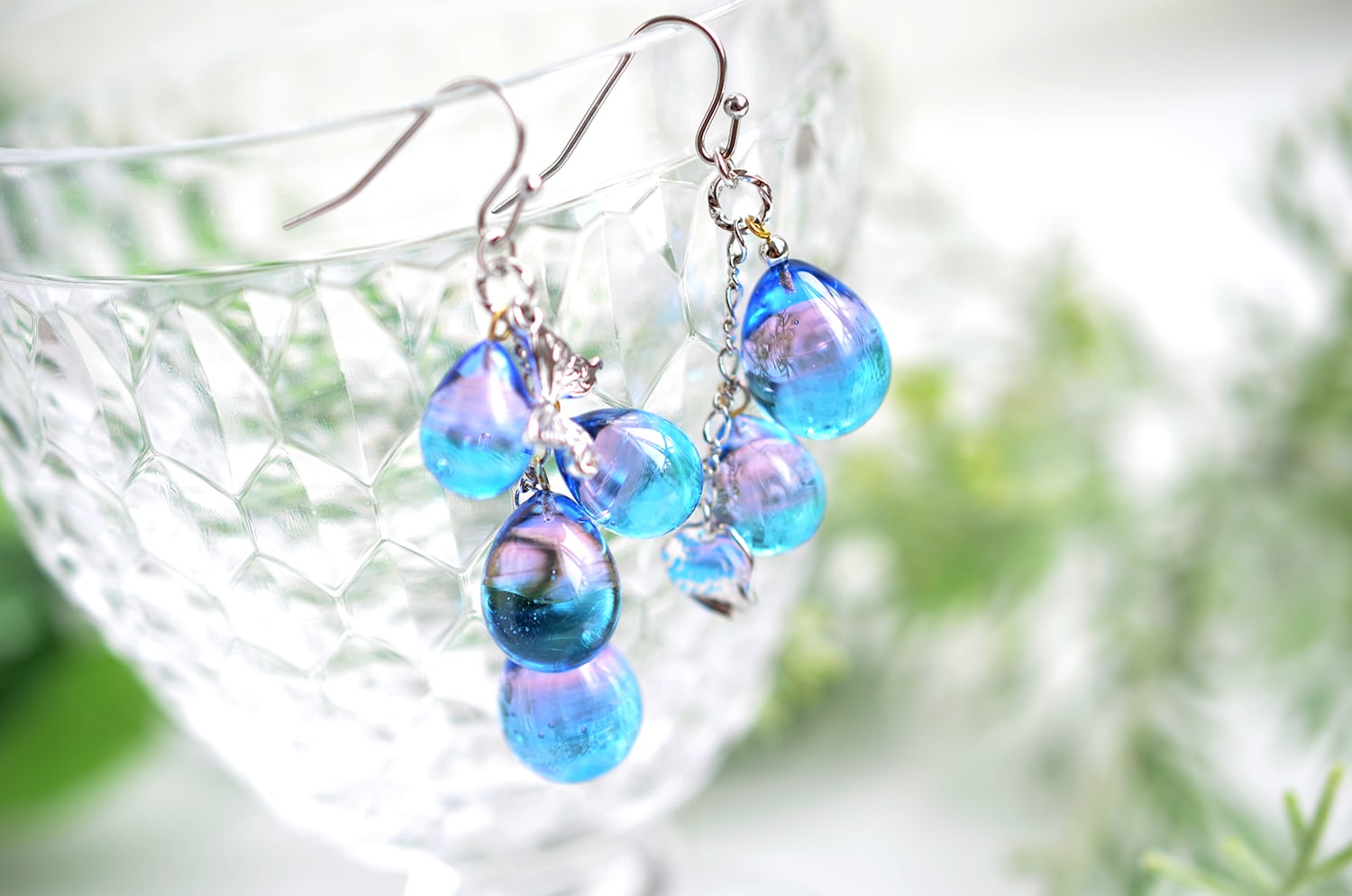 ピンクブルーアシンメトリーピアスorイヤリング（シルバーカラー