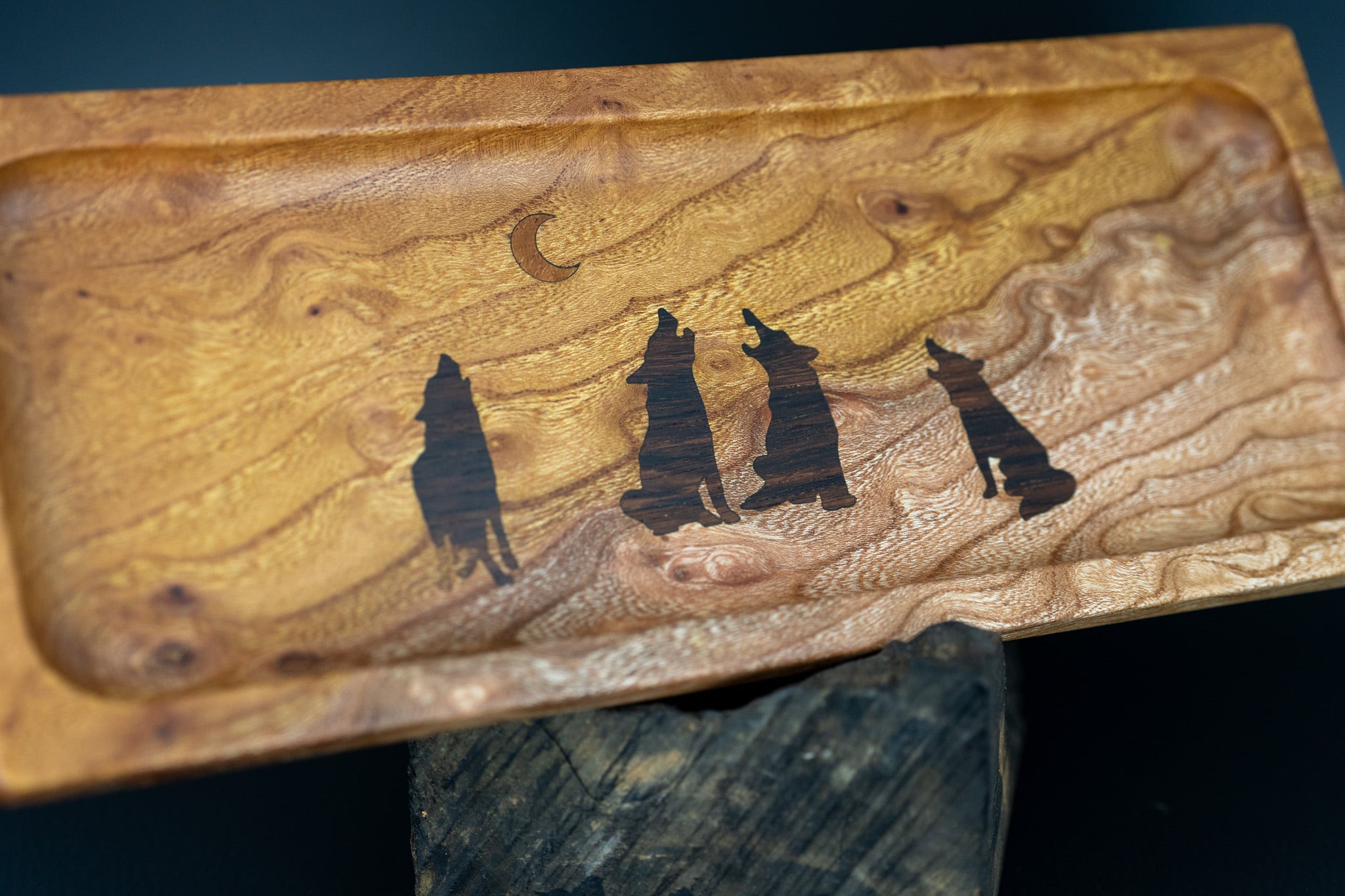 ※【日本を代表する巨木】欅 (ケヤキ) ペントレイ 象嵌 月に吠える