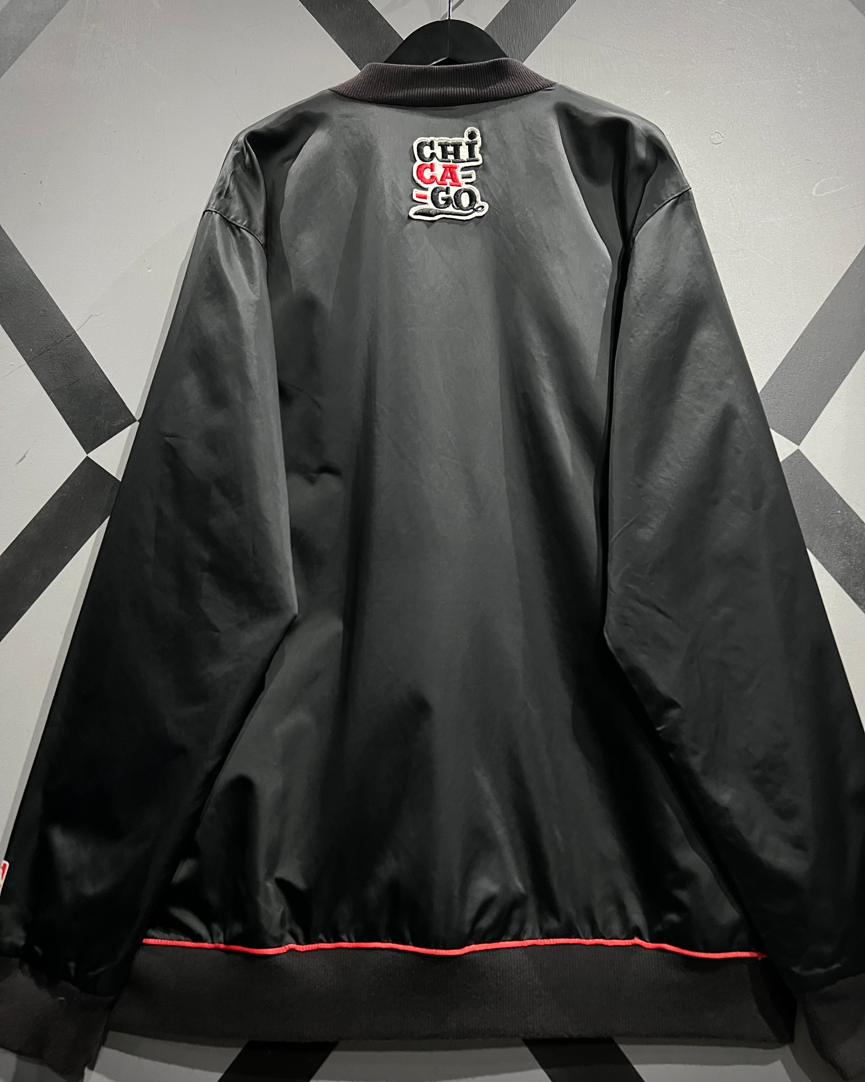 X VINTAGE】“adidas” “NBA” “CHICAGO BULLS” Wappen Design Loose